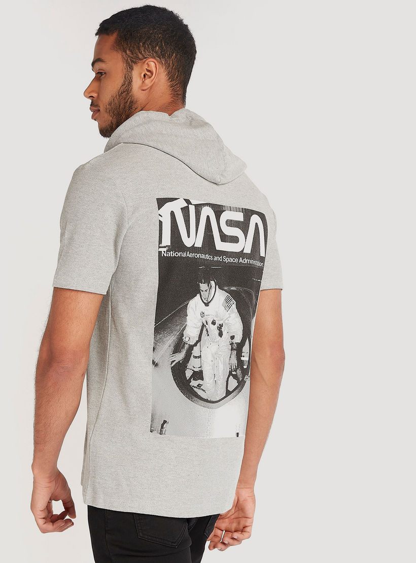 تيشيرت بقبّعة وأكمام قصيرة وطبعات-men-clothing-tshirtsandpolos-tshirts-image-4