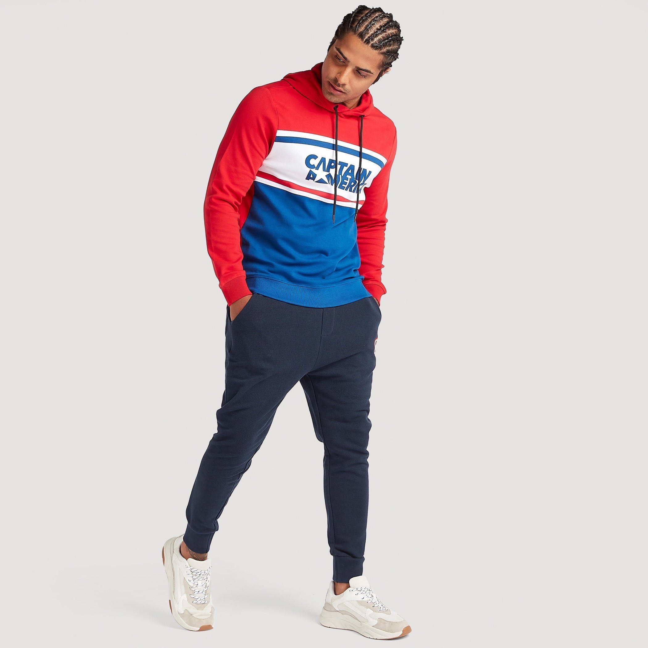 بنطلون رياضي بطبعات مارفل وخصر متوسّط الارتفاع ورباط إغلاق-men-clothing-bottoms-joggers-image-2