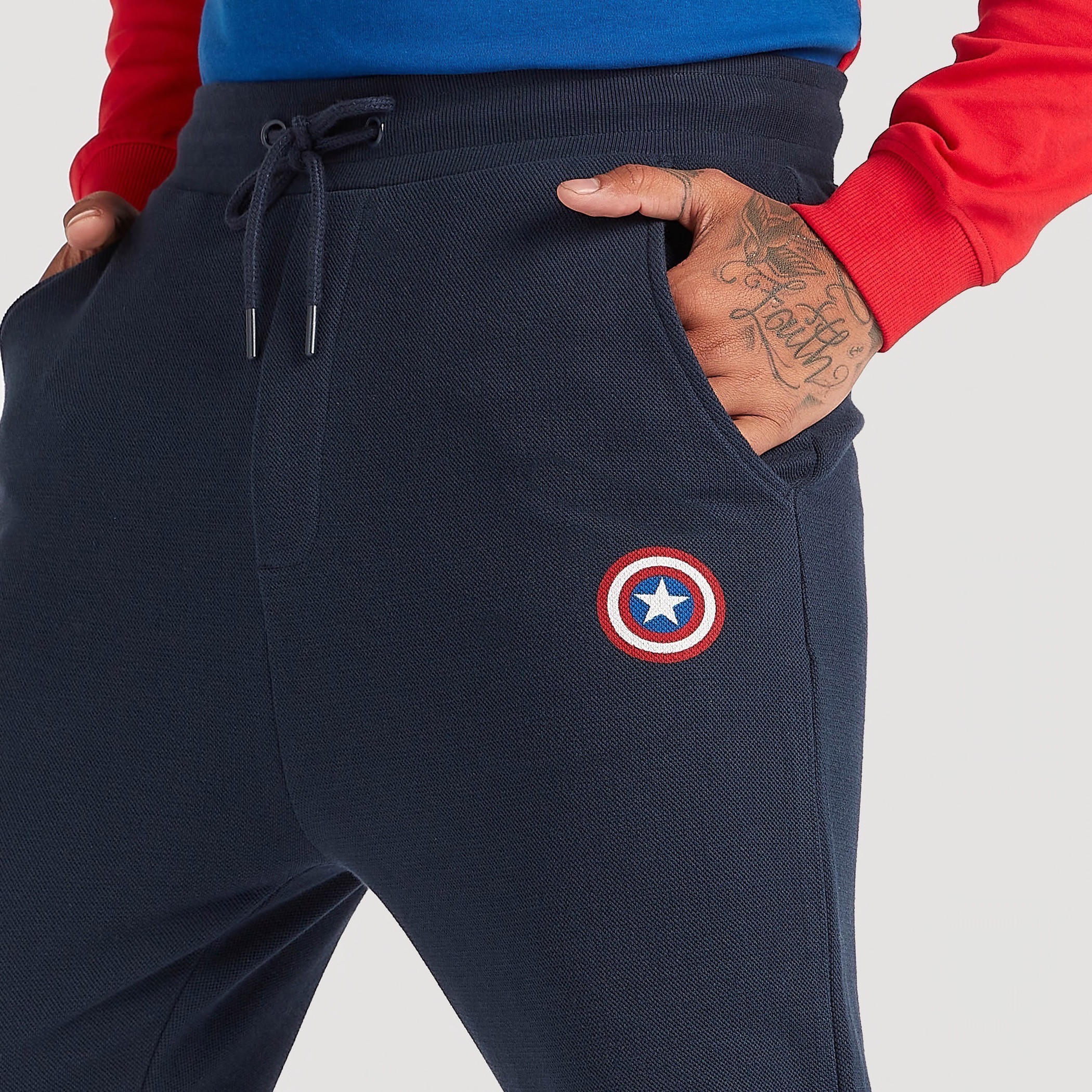 بنطلون رياضي بطبعات مارفل وخصر متوسّط الارتفاع ورباط إغلاق-men-clothing-bottoms-joggers-image-3