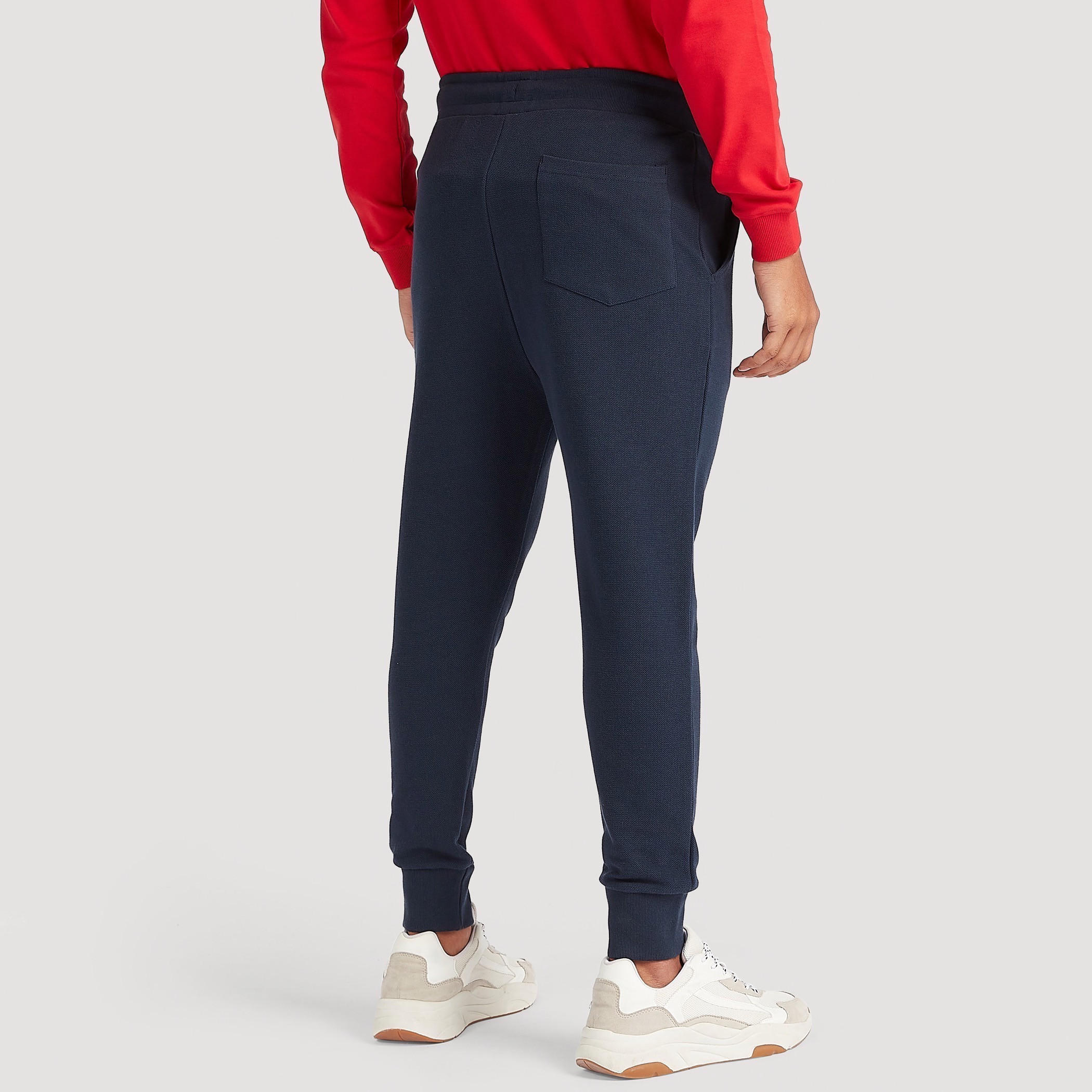 بنطلون رياضي بطبعات مارفل وخصر متوسّط الارتفاع ورباط إغلاق-men-clothing-bottoms-joggers-image-4