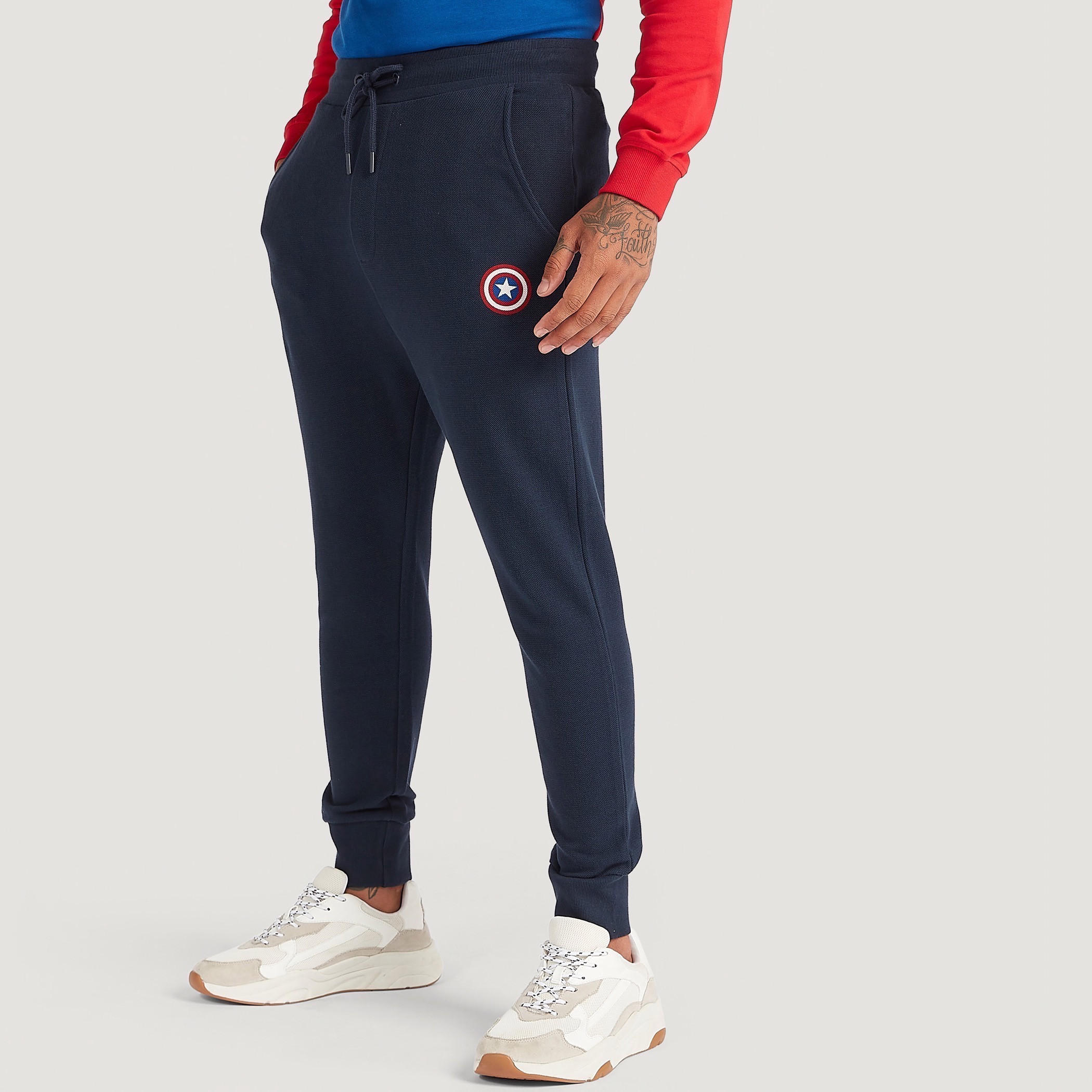 بنطلون رياضي بطبعات مارفل وخصر متوسّط الارتفاع ورباط إغلاق-men-clothing-bottoms-joggers-image-5
