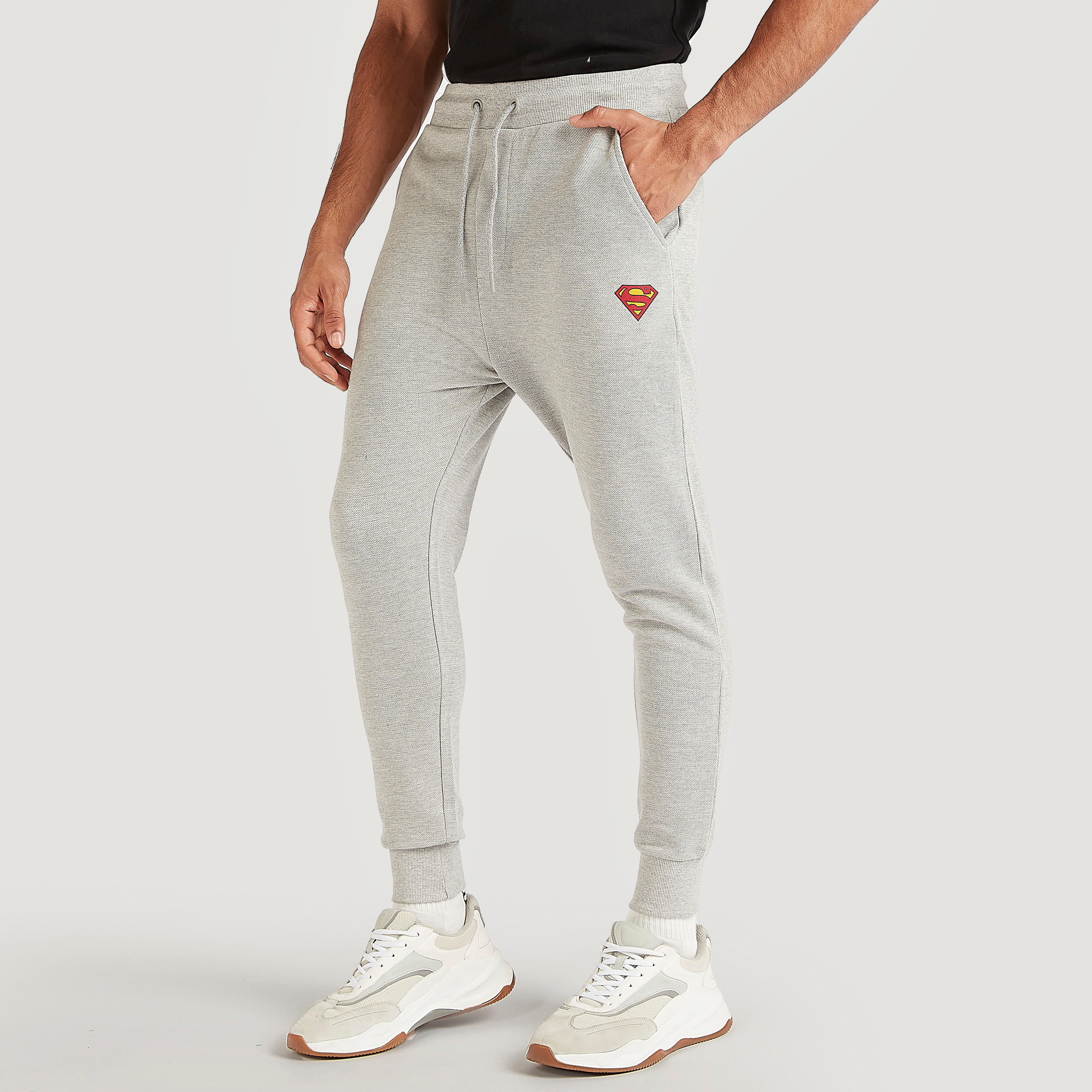 بنطلون رياضي بطبعات شعار سوبرمان-men-clothing-bottoms-joggers-image-5