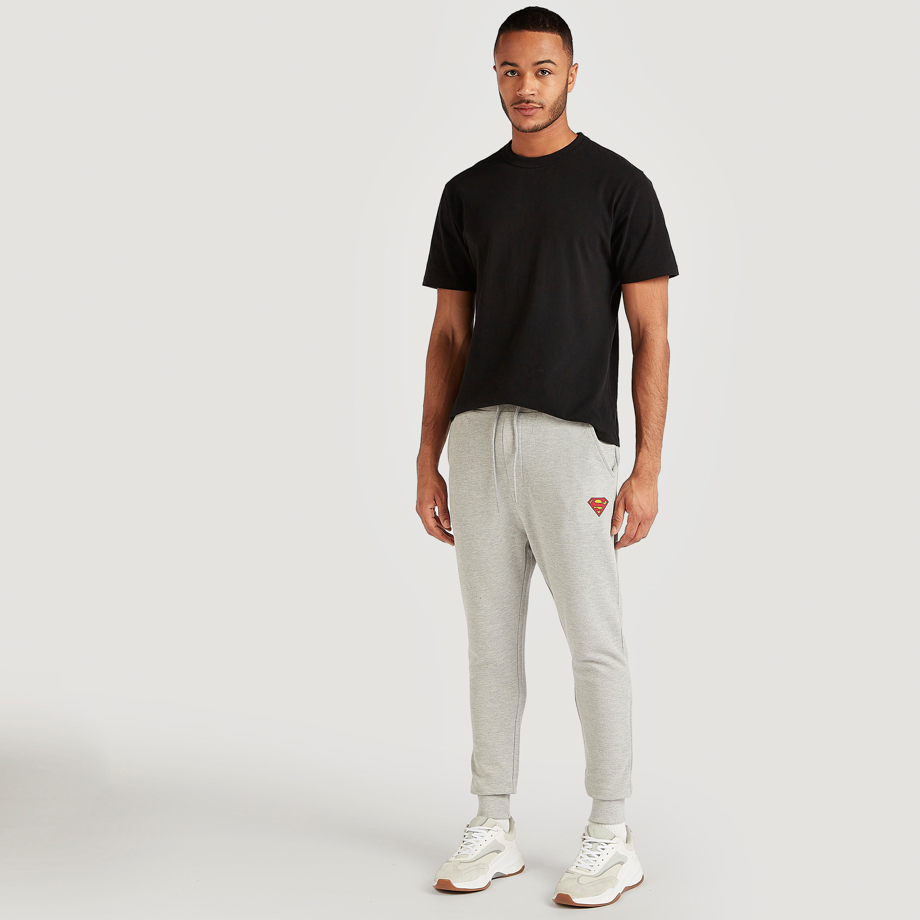 بنطلون رياضي بطبعات شعار سوبرمان-men-clothing-bottoms-joggers-image-1