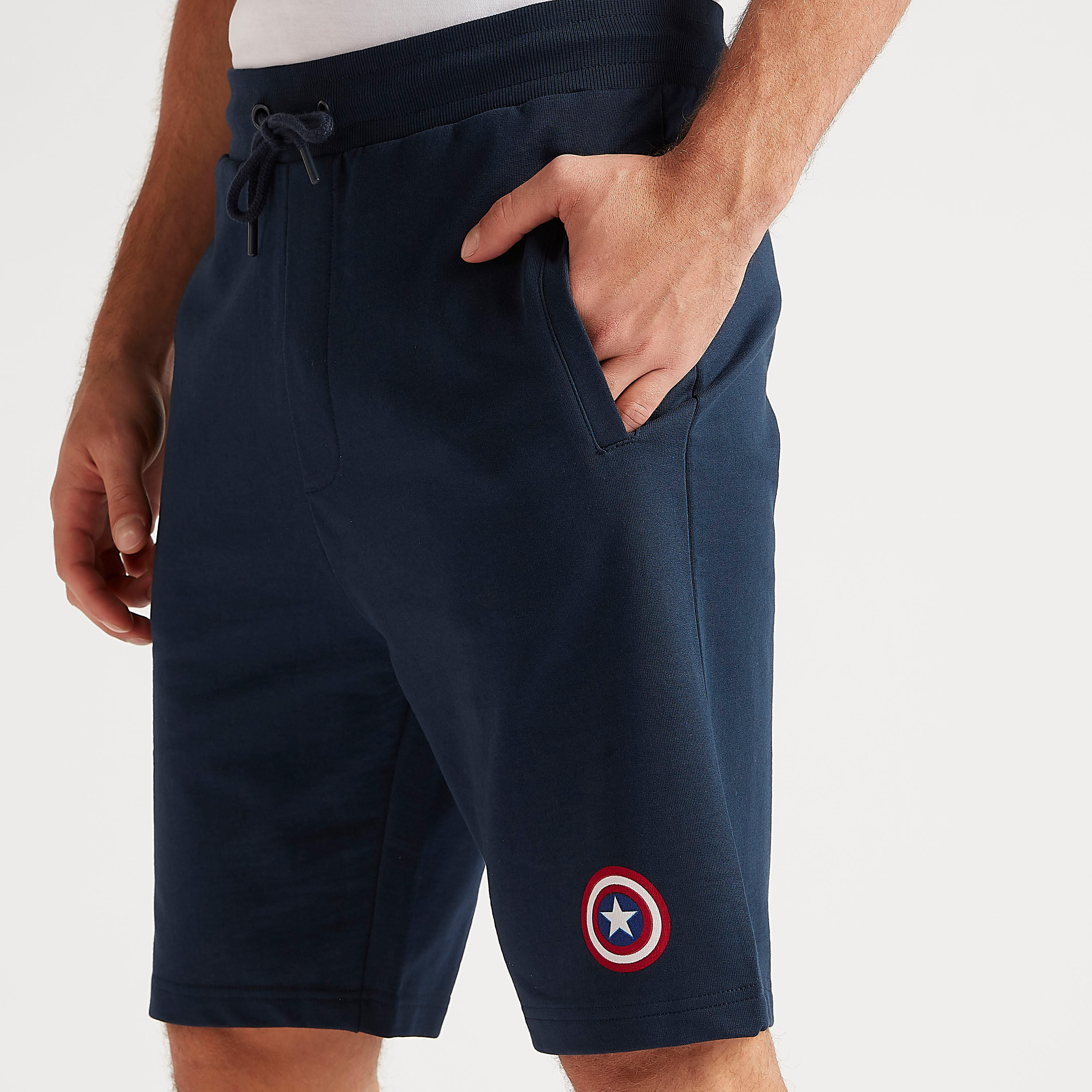شورت برباط إغلاق وطبعات كابتن أمريكا-men-clothing-bottoms-shorts-image-3
