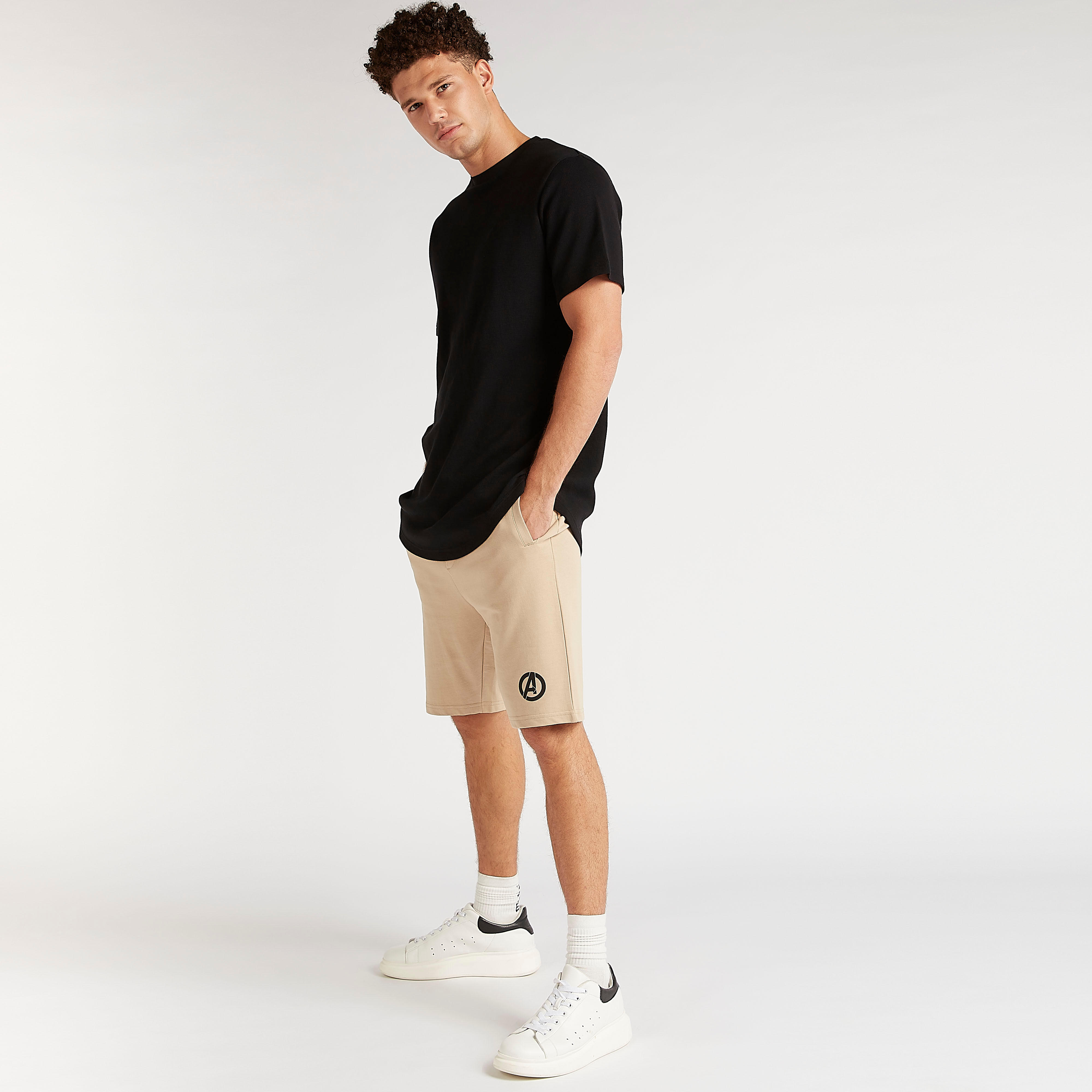 شورت بخصر متوسّط الارتفاع ورباط إغلاق وطبعات-men-clothing-bottoms-shorts-image-3