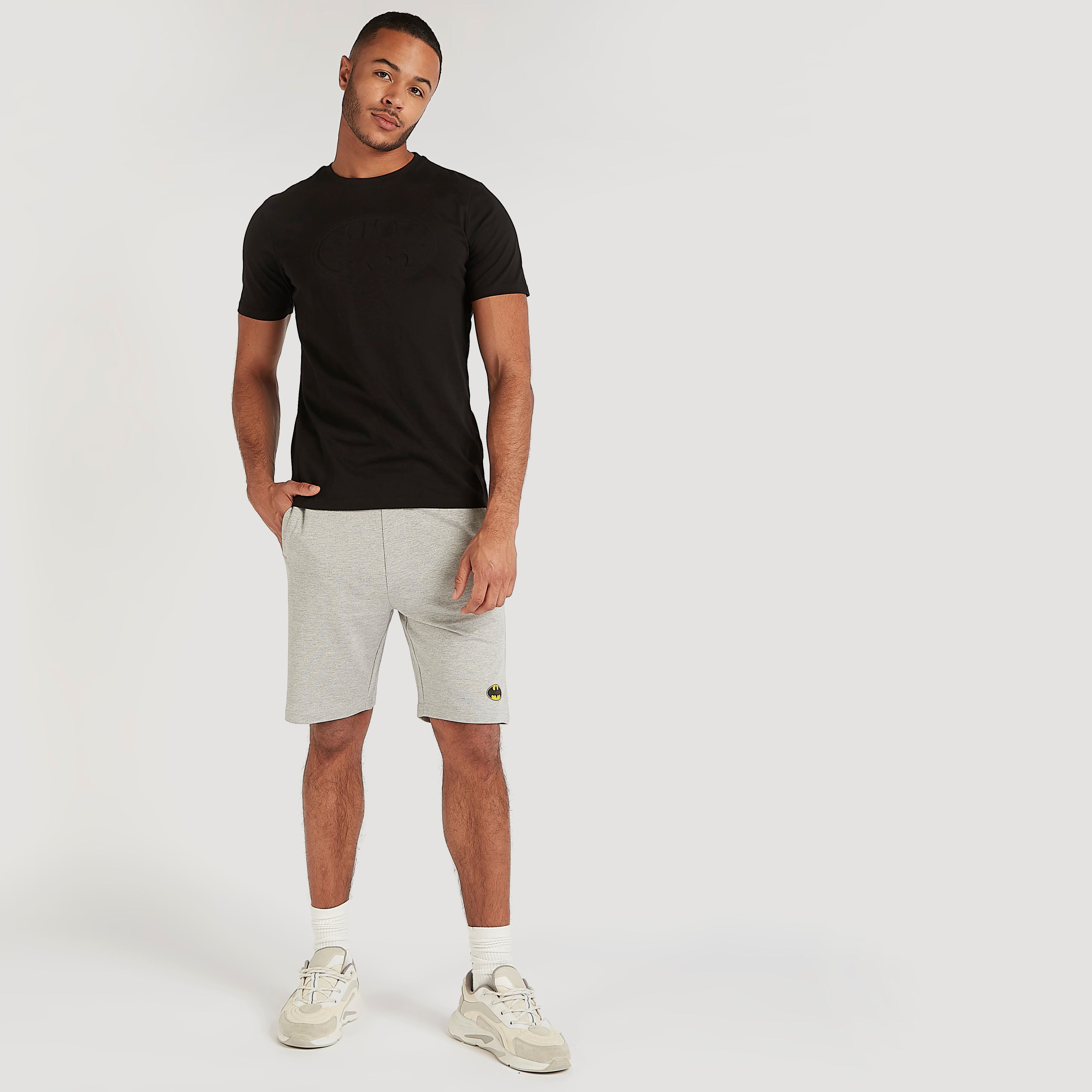 شورت بخصر متوسّط الارتفاع وطبعات شعار باتمان-men-clothing-bottoms-shorts-image-2