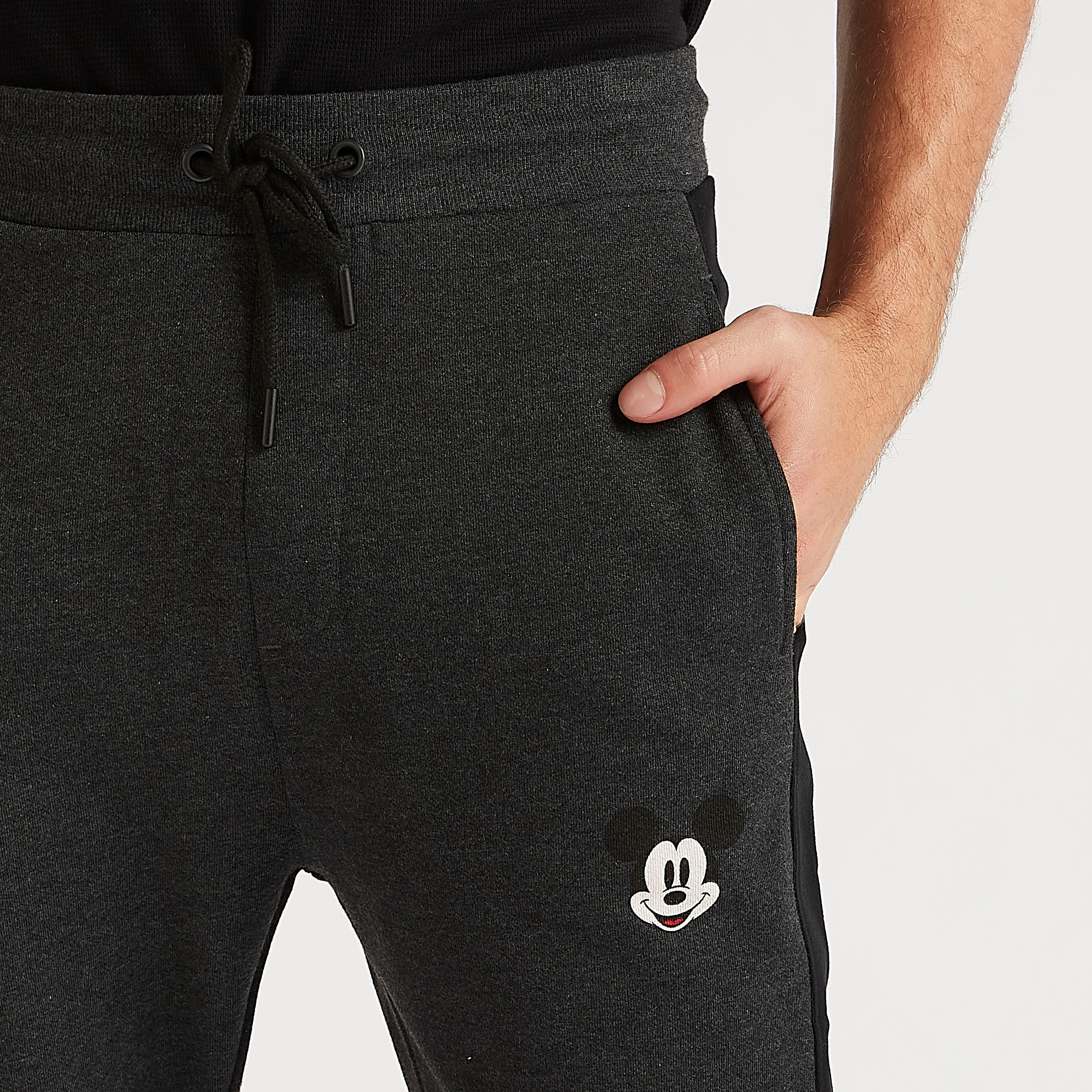 بنطلون رياضي بطبعات ميكي ماوس وخصر مطّاطي متوسّط الارتفاع-men-clothing-bottoms-joggers-image-3