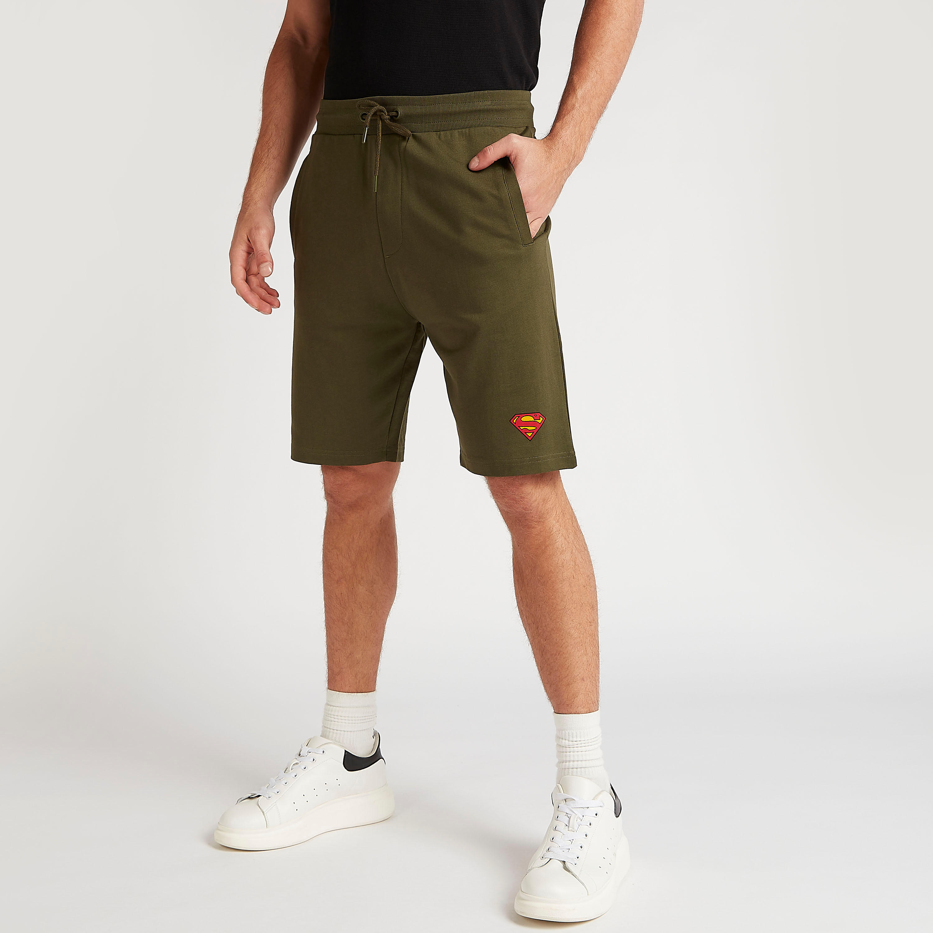 شورت بخصر متوسط الارتفاع وطبعات سوبر مان ورباط إغلاق-men-clothing-bottoms-shorts-image-4