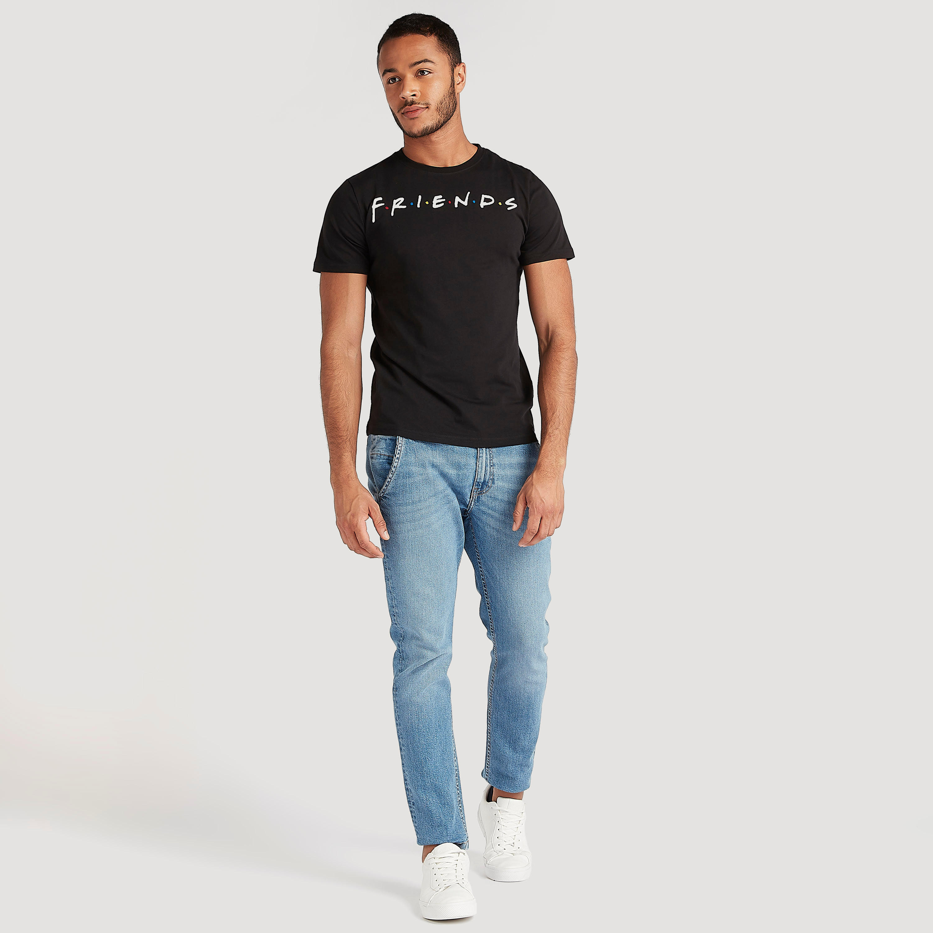 تيشيرت بياقة ضيّقة وأكمام قصيرة وطبعات-men-clothing-tshirtsandpolos-tshirts-image-2