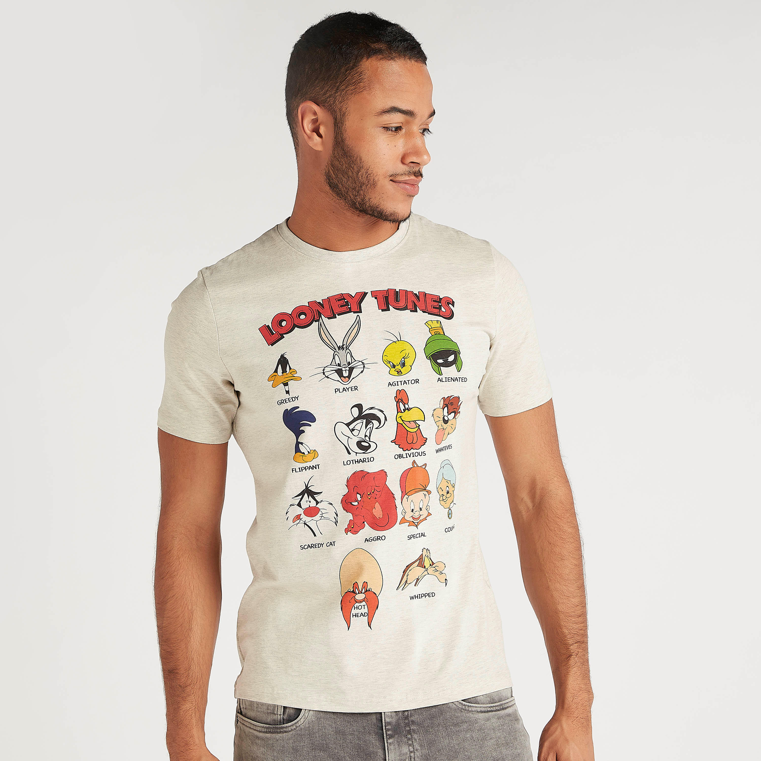 تيشيرت بياقة ضيقة وأكمام قصيرة وطبعات لوني تيونز-men-clothing-tshirtsandpolos-tshirts-image-1