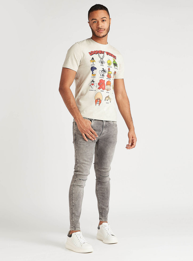 تيشيرت بياقة ضيقة وأكمام قصيرة وطبعات لوني تيونز-men-clothing-tshirtsandpolos-tshirts-image-2