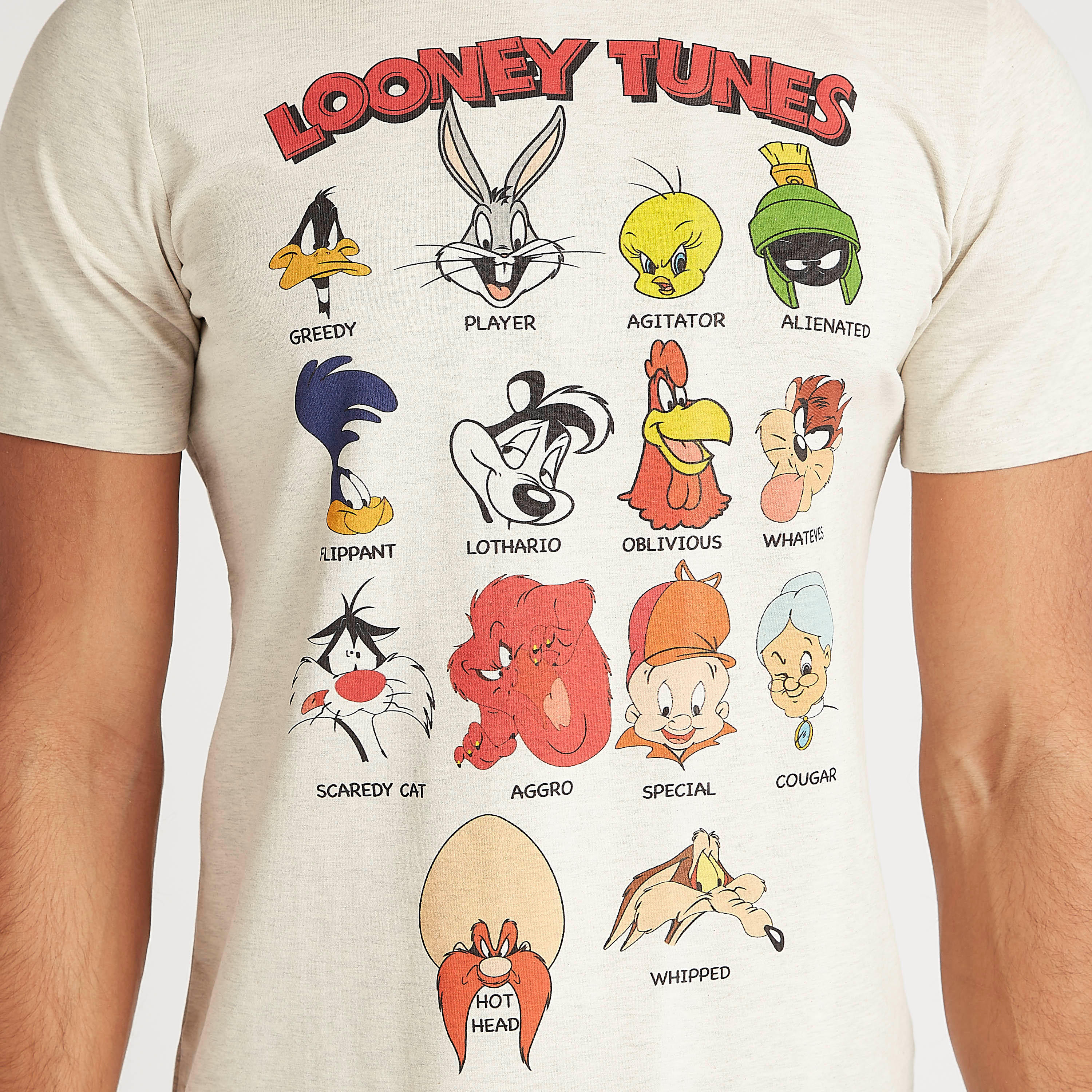 تيشيرت بياقة ضيقة وأكمام قصيرة وطبعات لوني تيونز-men-clothing-tshirtsandpolos-tshirts-image-3