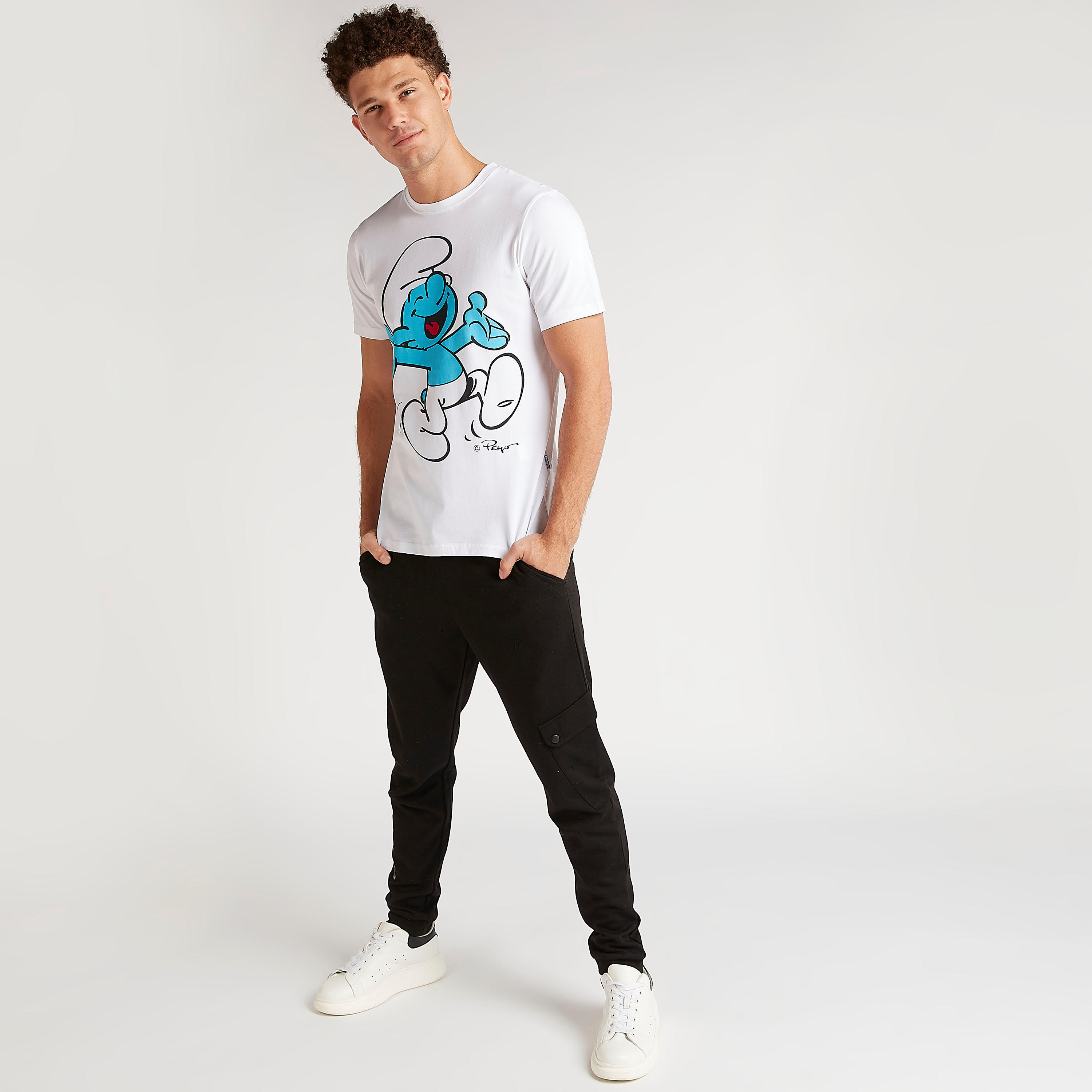 تيشيرت بياقة ضيّقة وأكمام قصيرة وطبعات ذي سمورفز-men-clothing-tshirtsandpolos-tshirts-image-5