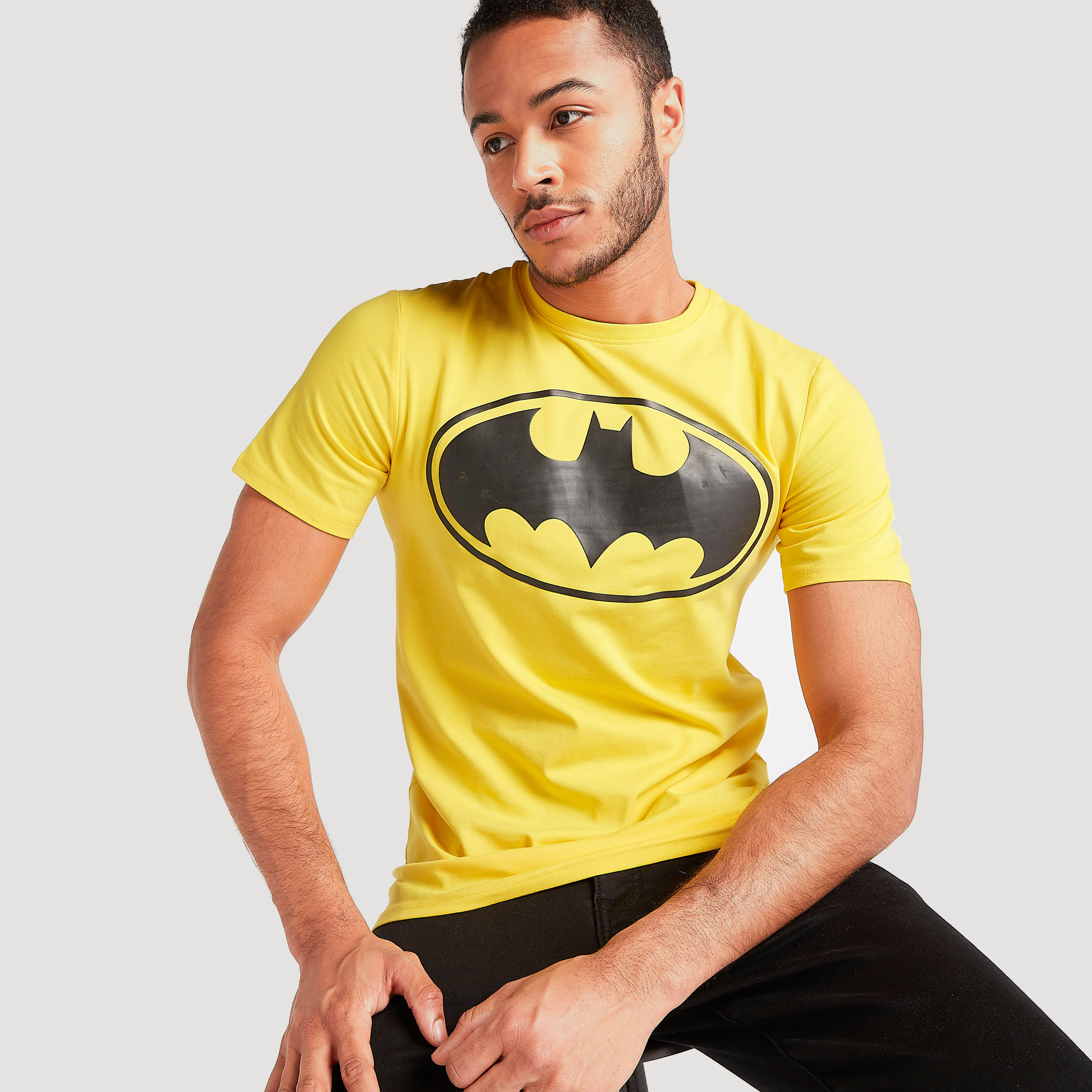 تيشيرت بياقة ضيّقة وأكمام قصيرة وطبعات باتمان-men-clothing-tshirtsandpolos-tshirts-image-1