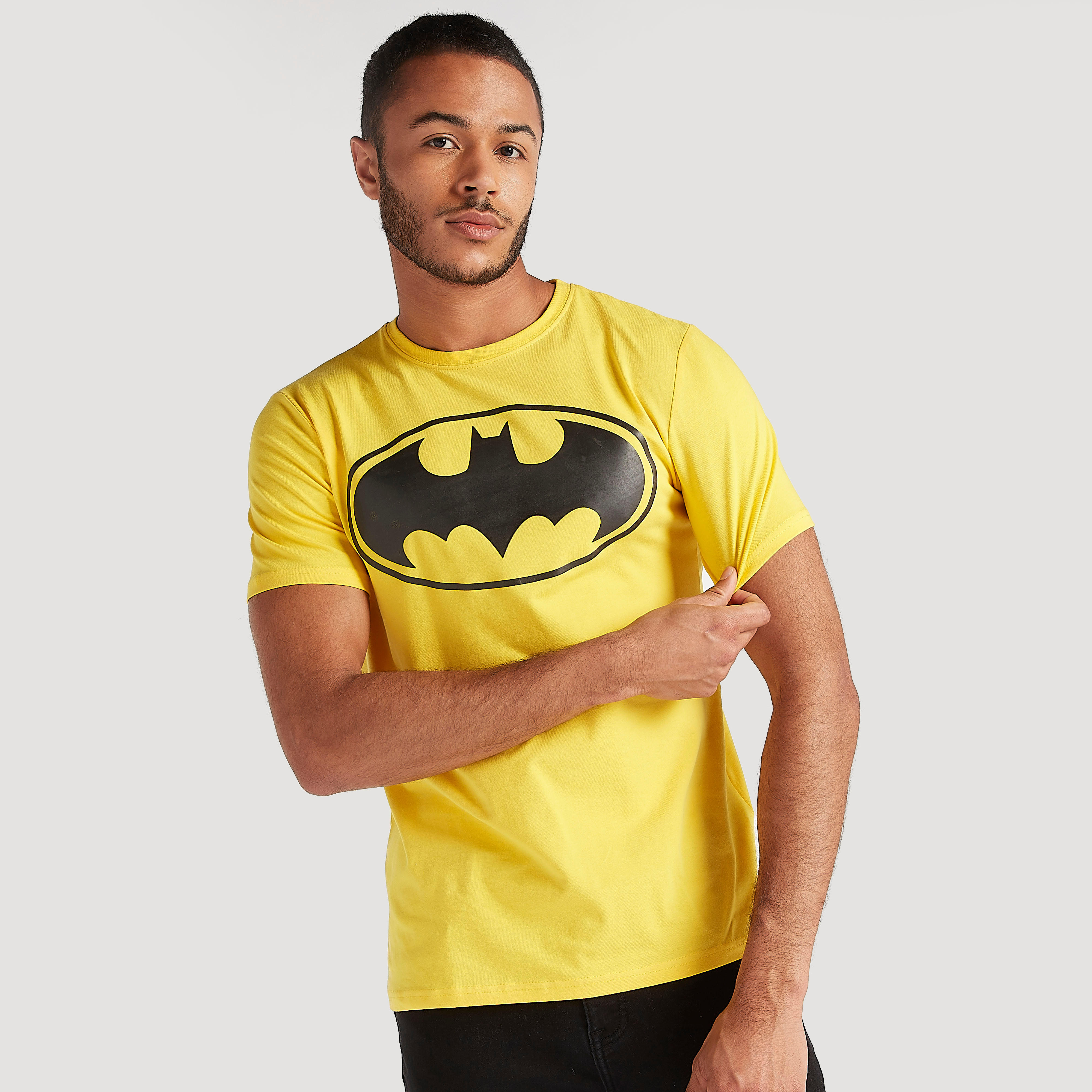تيشيرت بياقة ضيّقة وأكمام قصيرة وطبعات باتمان-men-clothing-tshirtsandpolos-tshirts-image-3