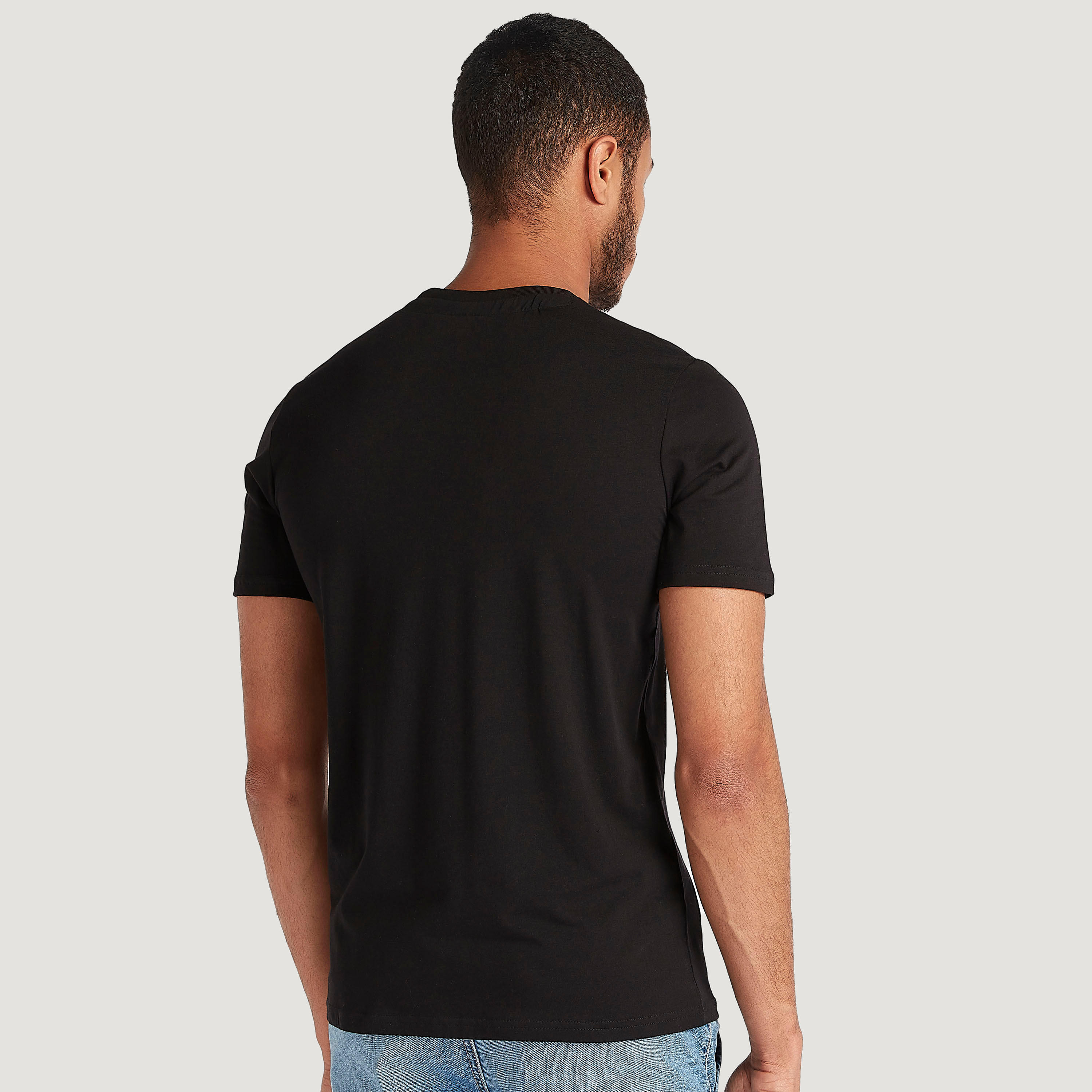 تيشيرت بياقة ضيّقة وطبعات ميكي ماوس-men-clothing-tshirtsandpolos-tshirts-image-2