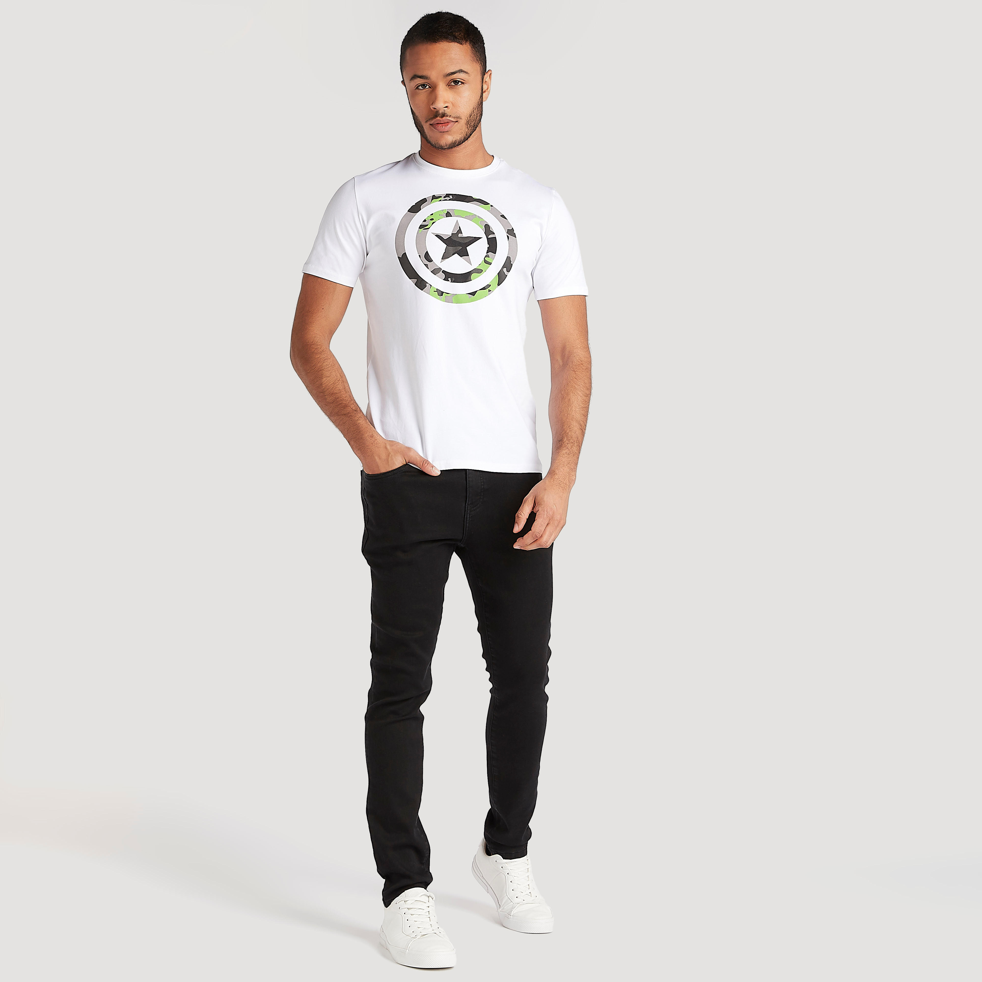 تيشيرت بياقة ضيقة وأكمام قصيرة وطبعات كابتن أمريكا-men-clothing-tshirtsandpolos-tshirts-image-2