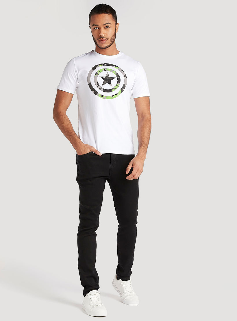 تيشيرت بياقة ضيقة وأكمام قصيرة وطبعات كابتن أمريكا-men-clothing-tshirtsandpolos-tshirts-image-2