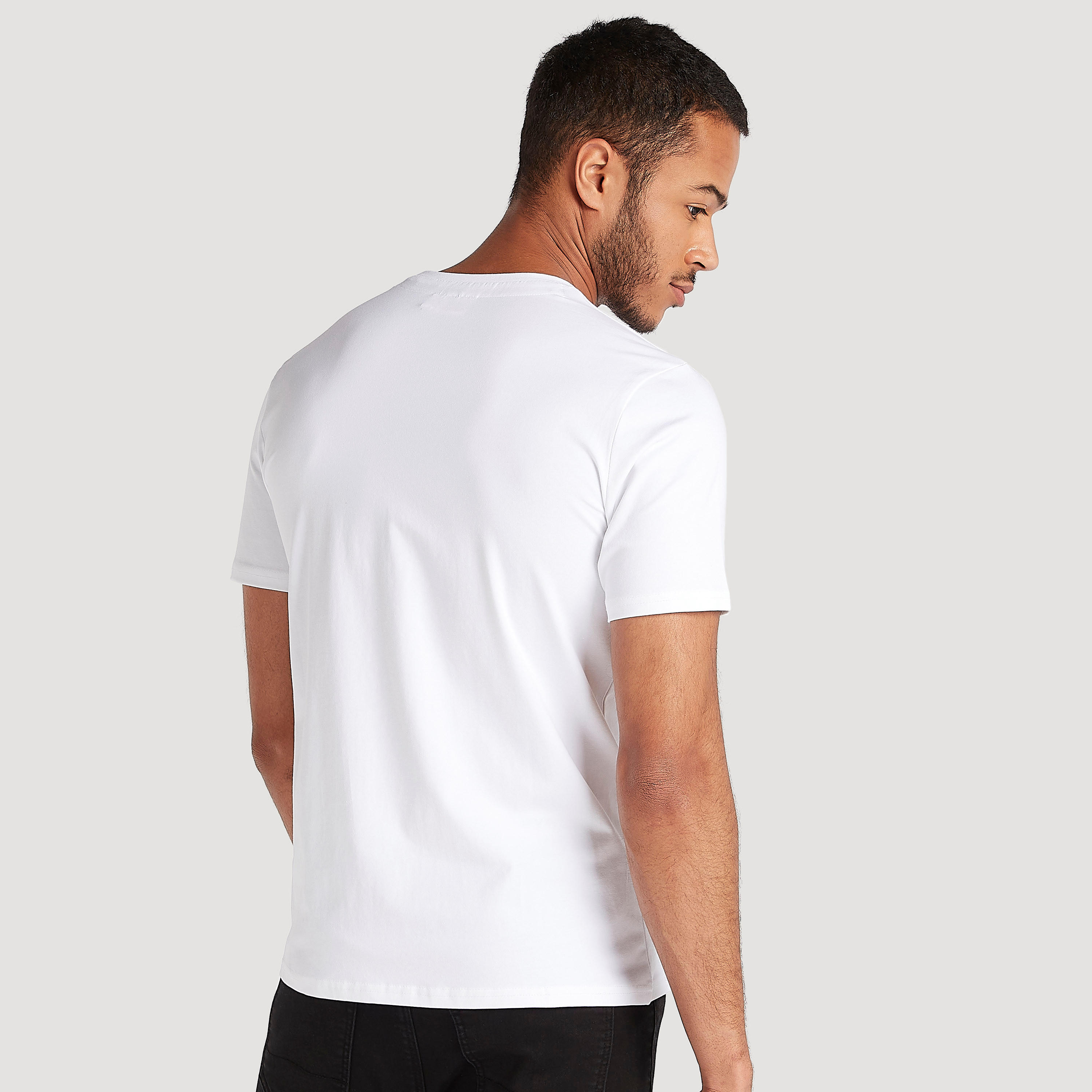 تيشيرت بياقة ضيقة وأكمام قصيرة وطبعات كابتن أمريكا-men-clothing-tshirtsandpolos-tshirts-image-4