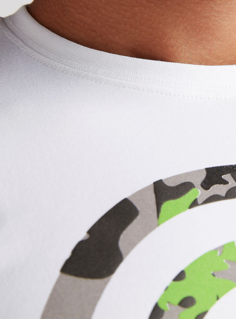 تيشيرت بياقة ضيقة وأكمام قصيرة وطبعات كابتن أمريكا-men-clothing-tshirtsandpolos-tshirts-image-5