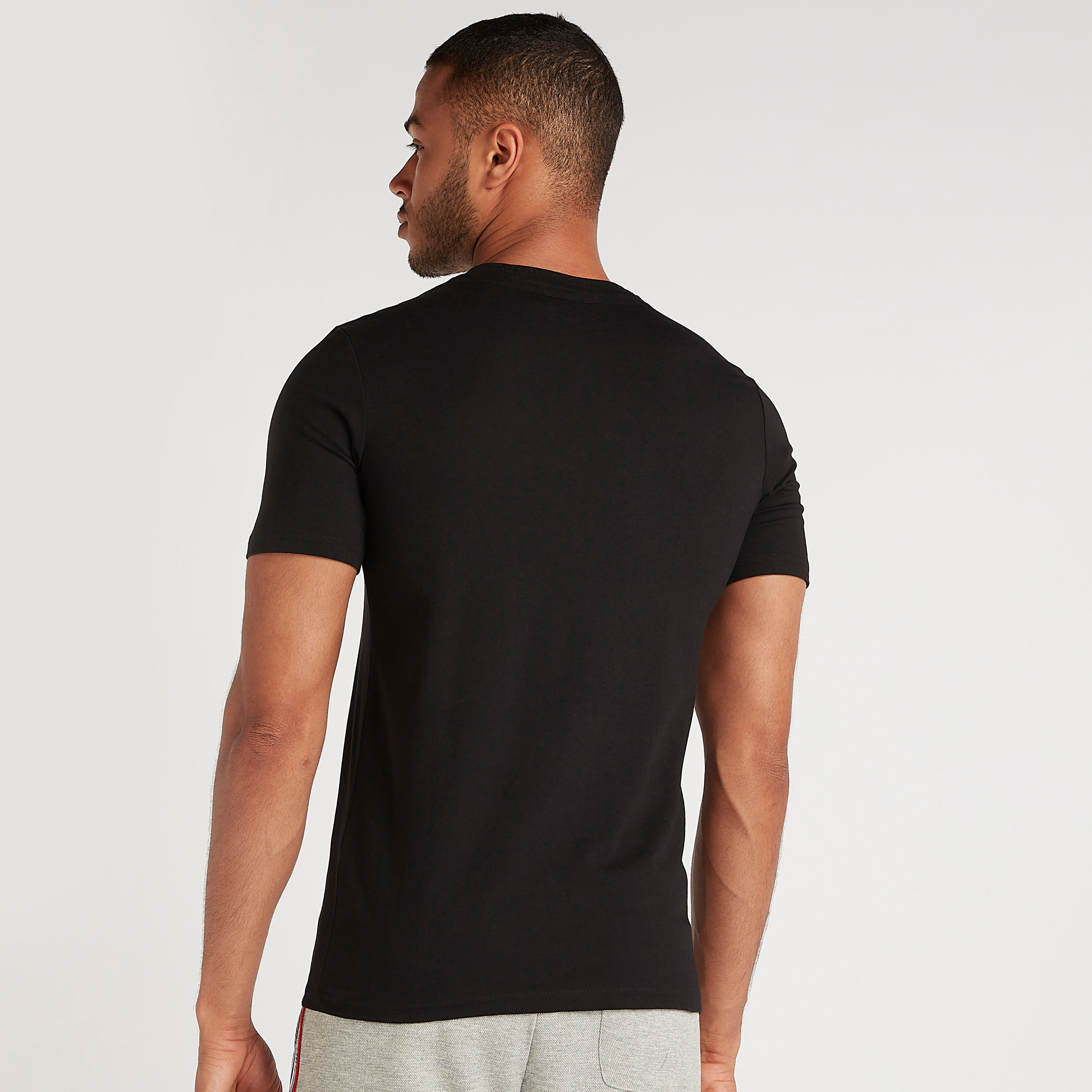 تيشيرت بياقة ضيّقة وأكمام قصيرة وطبعات كابتن أميريكا-men-clothing-tshirtsandpolos-tshirts-image-4