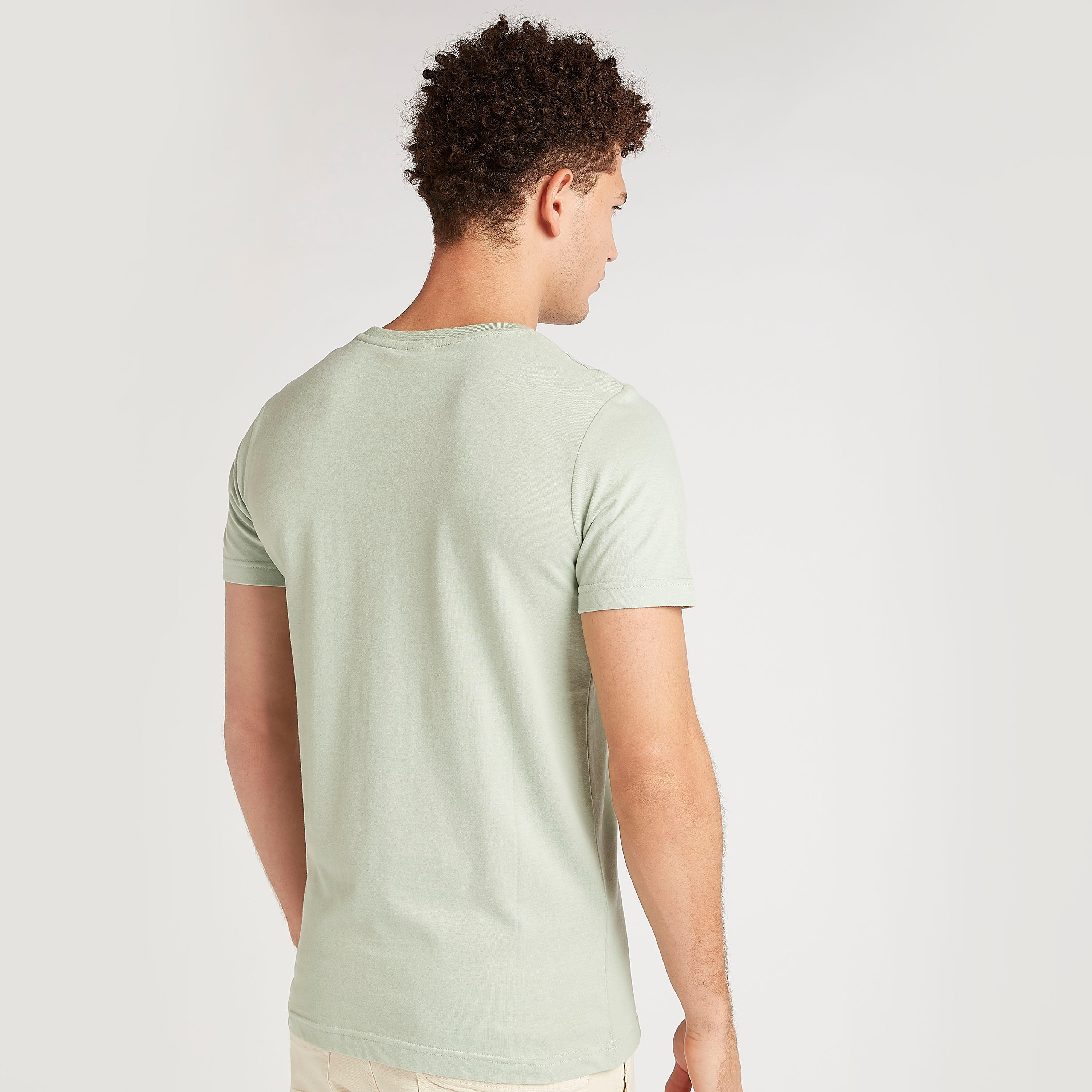 تيشيرت بياقة ضيّقة وأكمام قصيرة وطبعات غارفيلد-men-clothing-tshirtsandpolos-tshirts-image-4