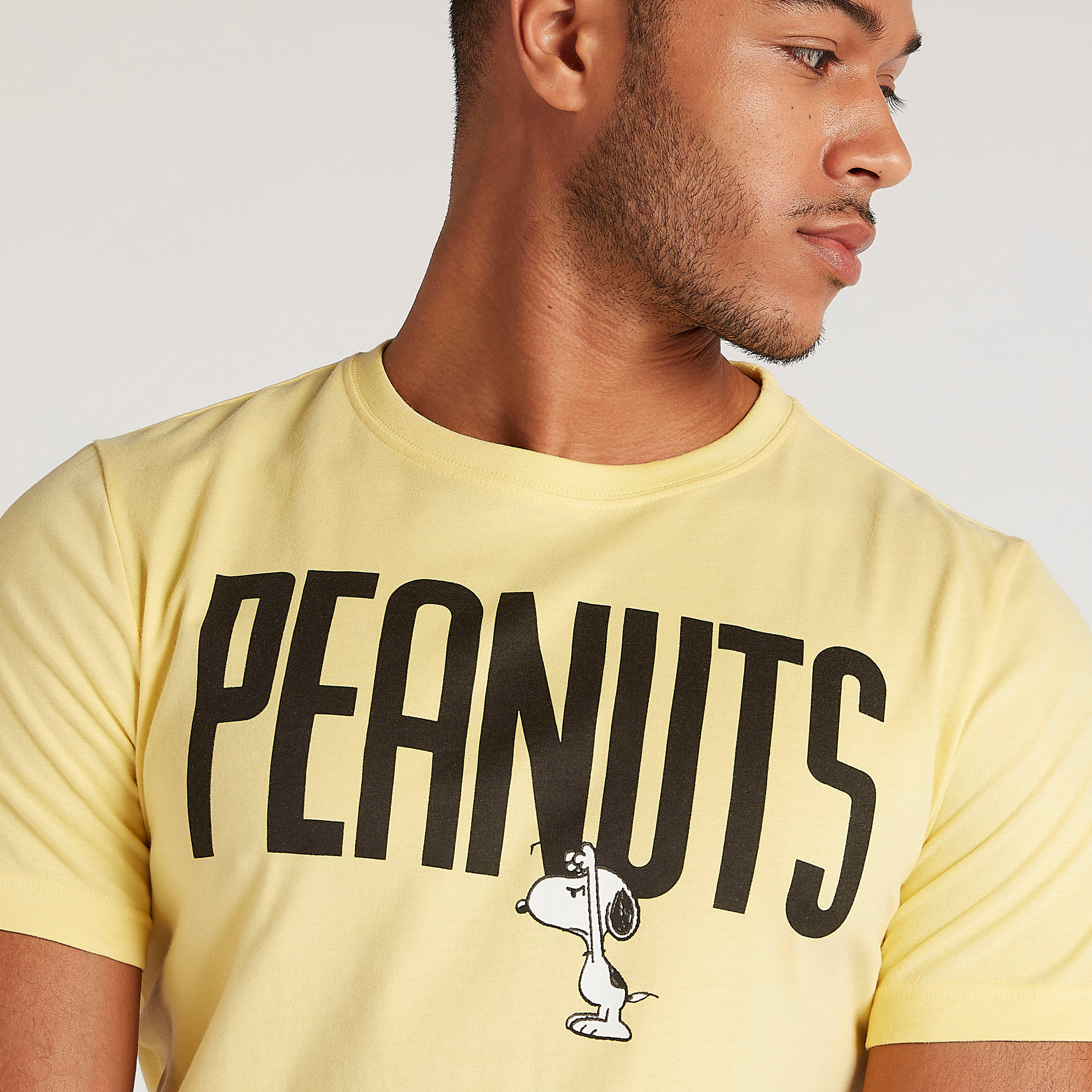 تيشيرت بياقة ضيّقة وأكمام قصيرة وطبعات-men-clothing-tshirtsandpolos-tshirts-image-3