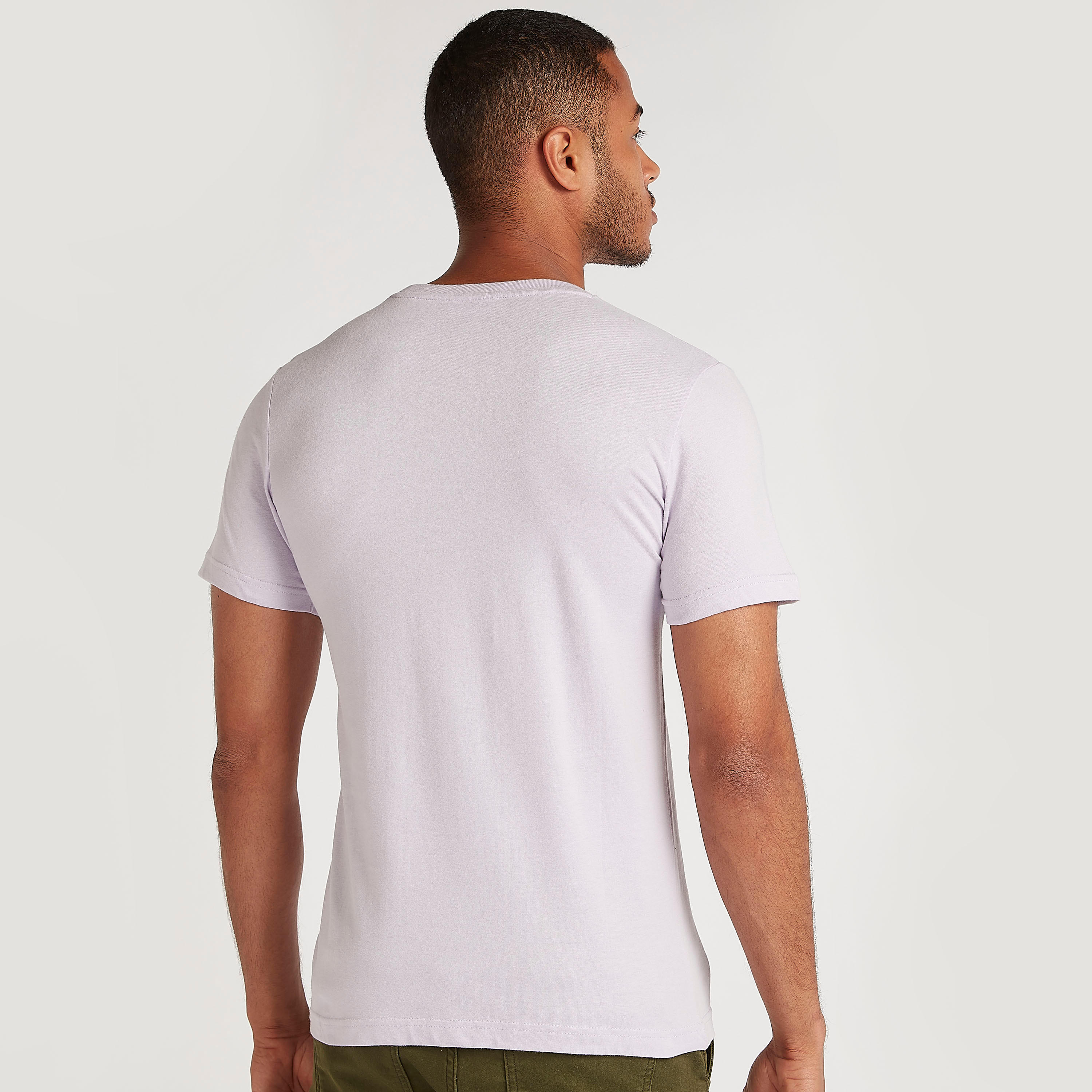 تيشيرت بياقة ضيّقة وأكمام قصيرة وطبعات ميكي ماوس-men-clothing-tshirtsandpolos-tshirts-image-3