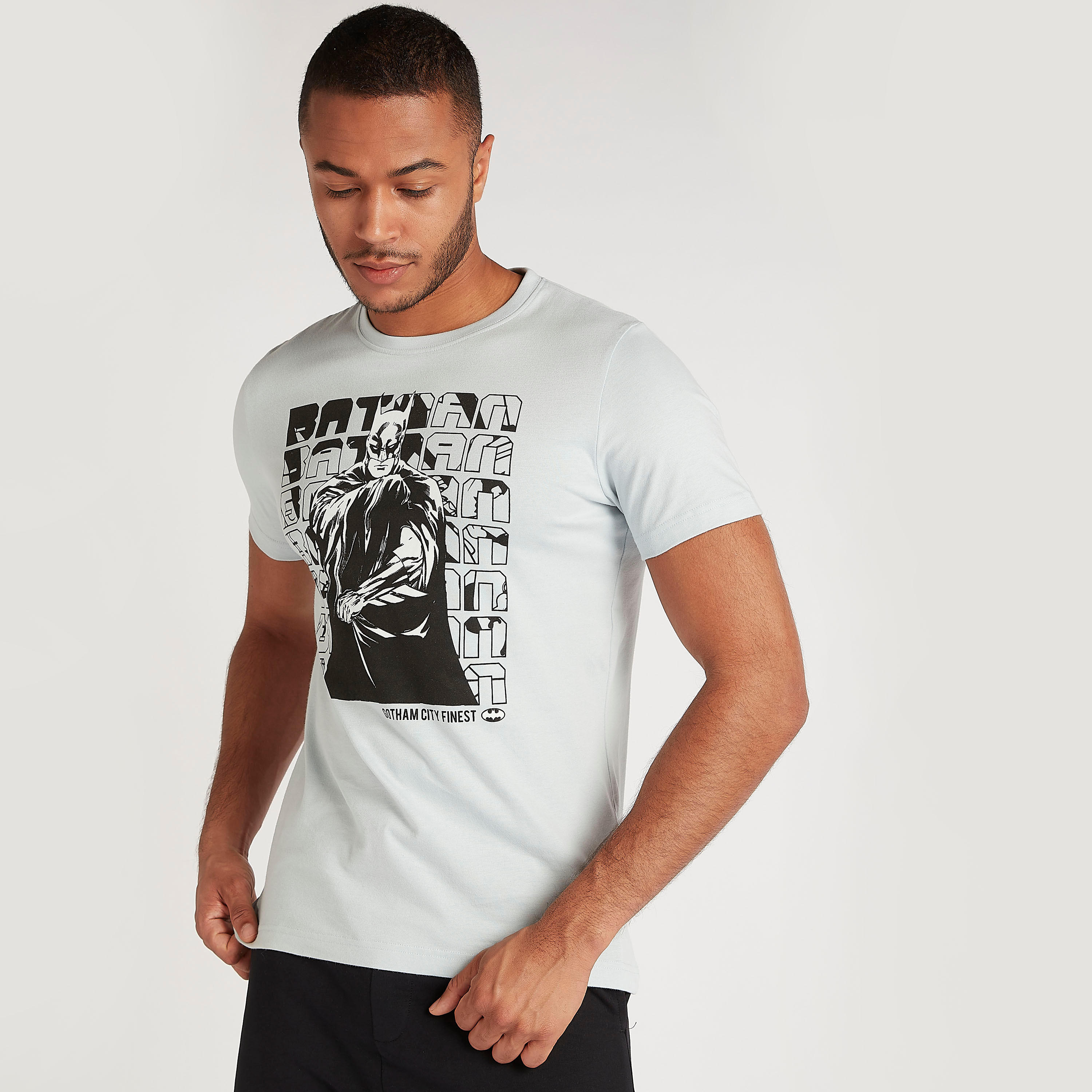 تيشيرت بياقة ضيقة وأكمام قصيرة وطبعات باتمان-men-clothing-tshirtsandpolos-tshirts-image-1