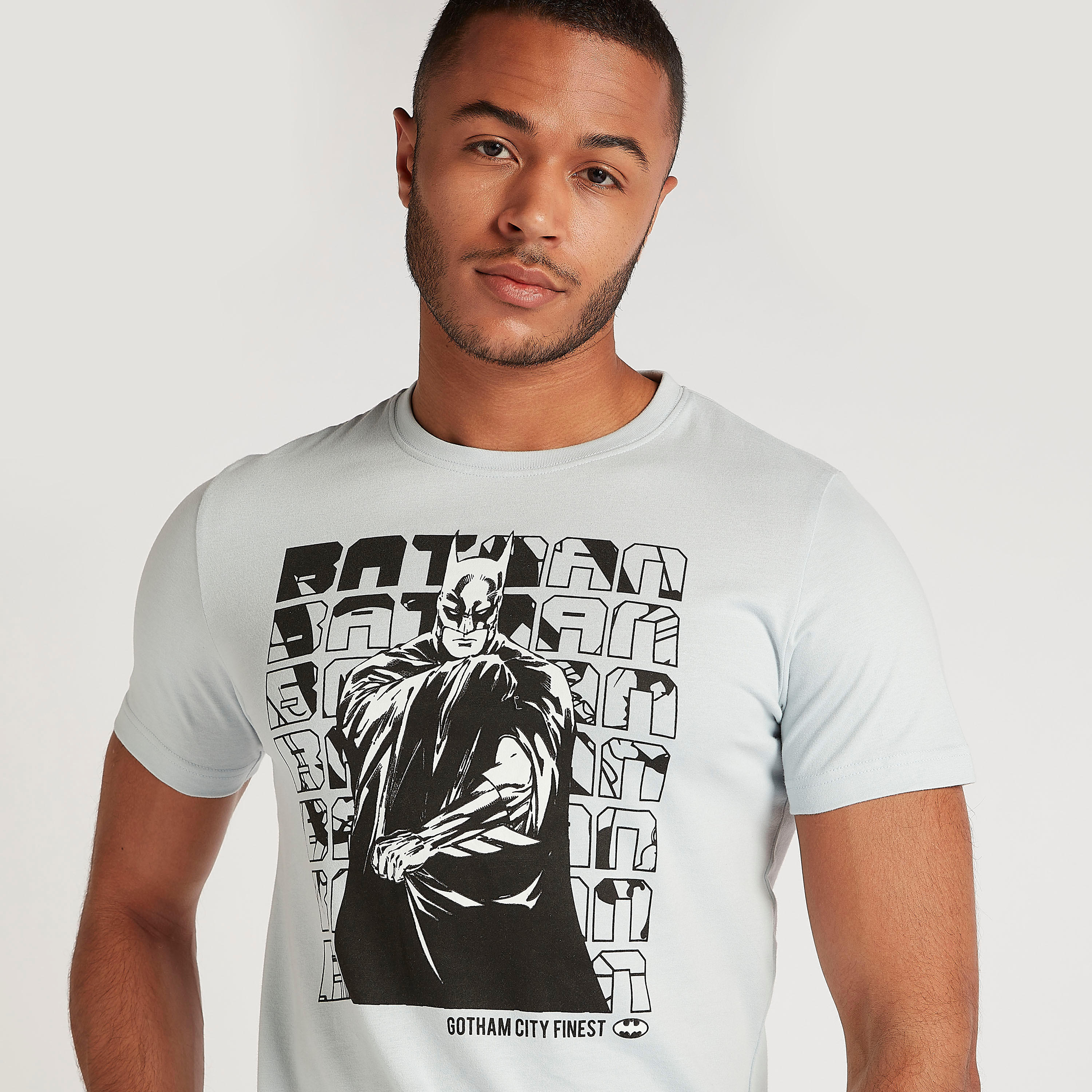 تيشيرت بياقة ضيقة وأكمام قصيرة وطبعات باتمان-men-clothing-tshirtsandpolos-tshirts-image-3