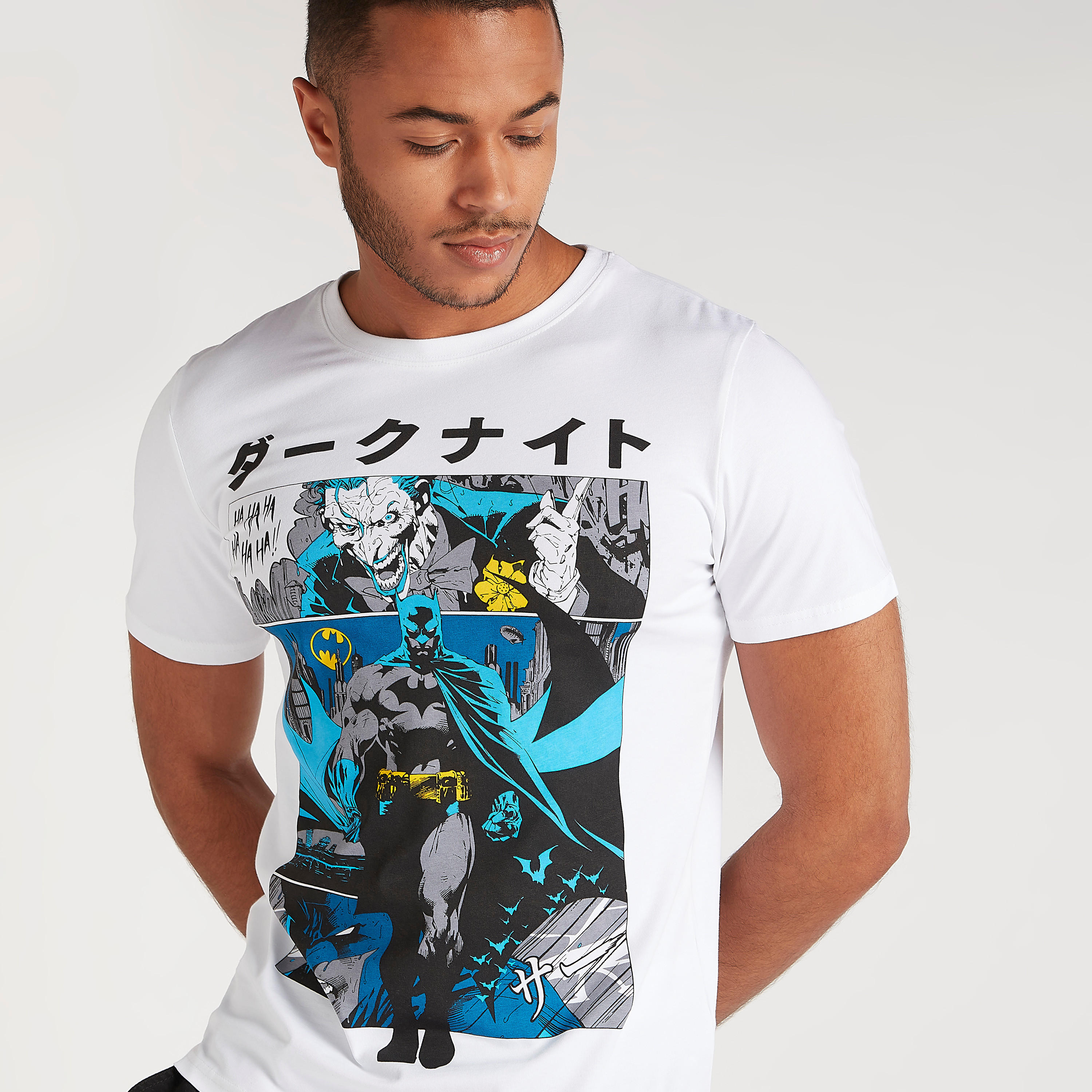 تيشيرت بياقة ضيقة وأكمام قصيرة وطبعات باتمان-men-clothing-tshirtsandpolos-tshirts-image-3