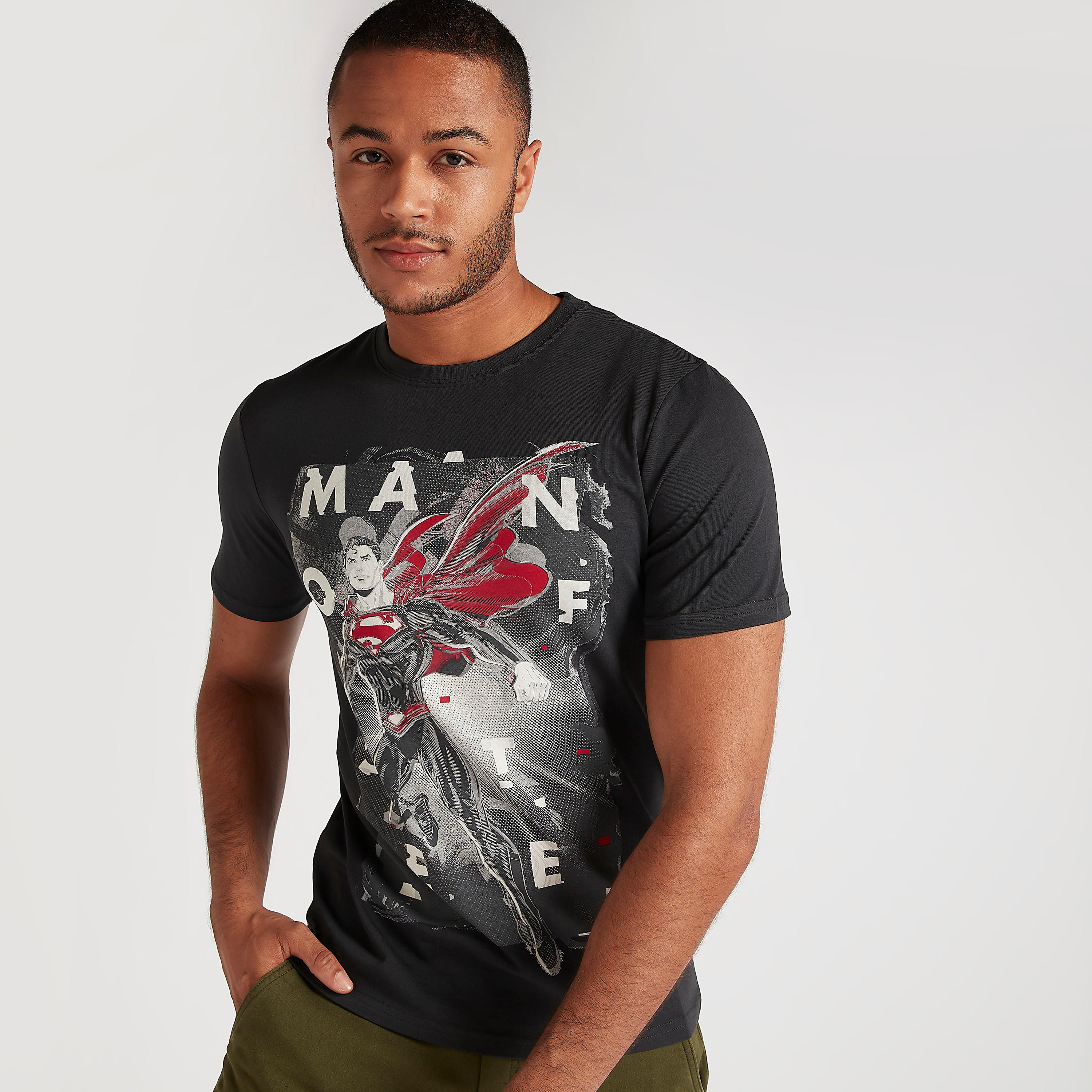 تيشيرت بياقة ضيّقة وأكمام قصيرة وطبعات سوبرمان-men-clothing-tshirtsandpolos-tshirts-image-1