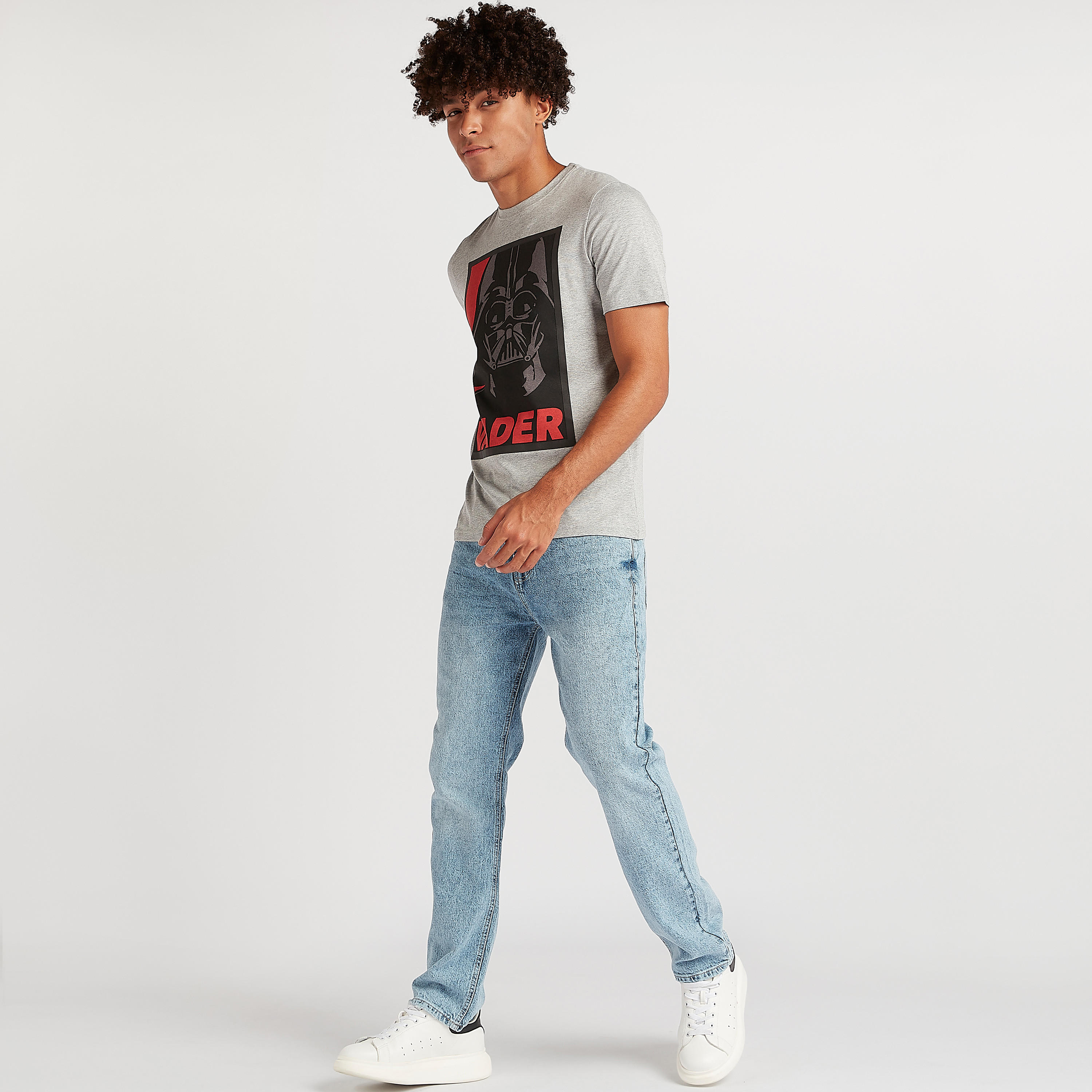 تيشيرت بياقة ضيّقة وأكمام قصيرة وطبعات ستار وورز-men-clothing-tshirtsandpolos-tshirts-image-2