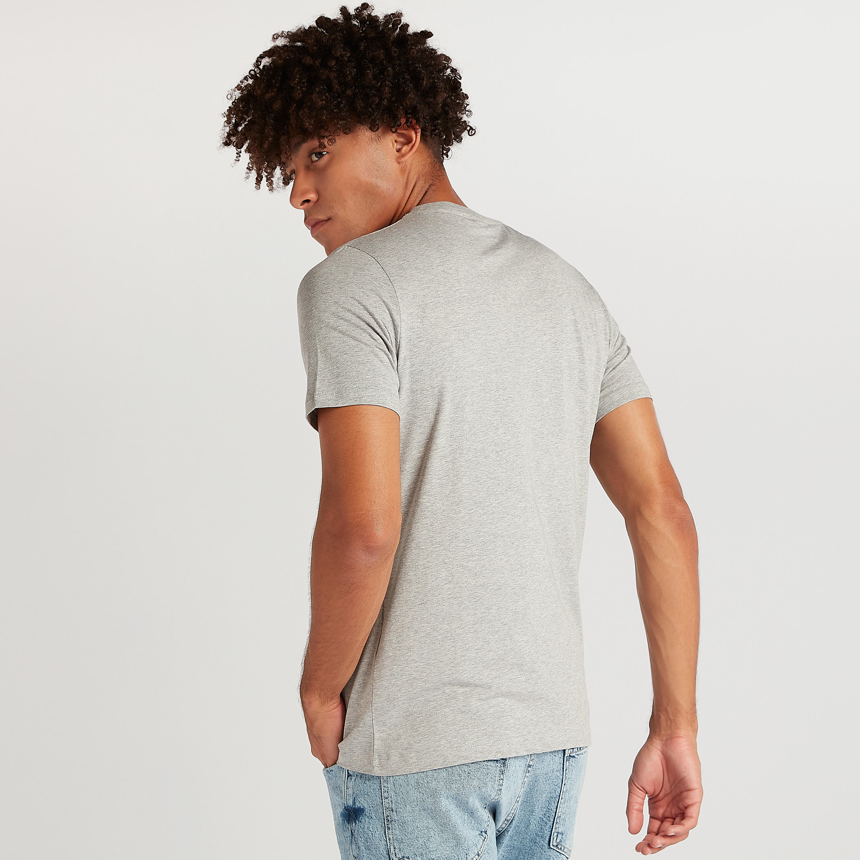 تيشيرت بياقة ضيّقة وأكمام قصيرة وطبعات ديدبول-men-clothing-tshirtsandpolos-tshirts-image-1