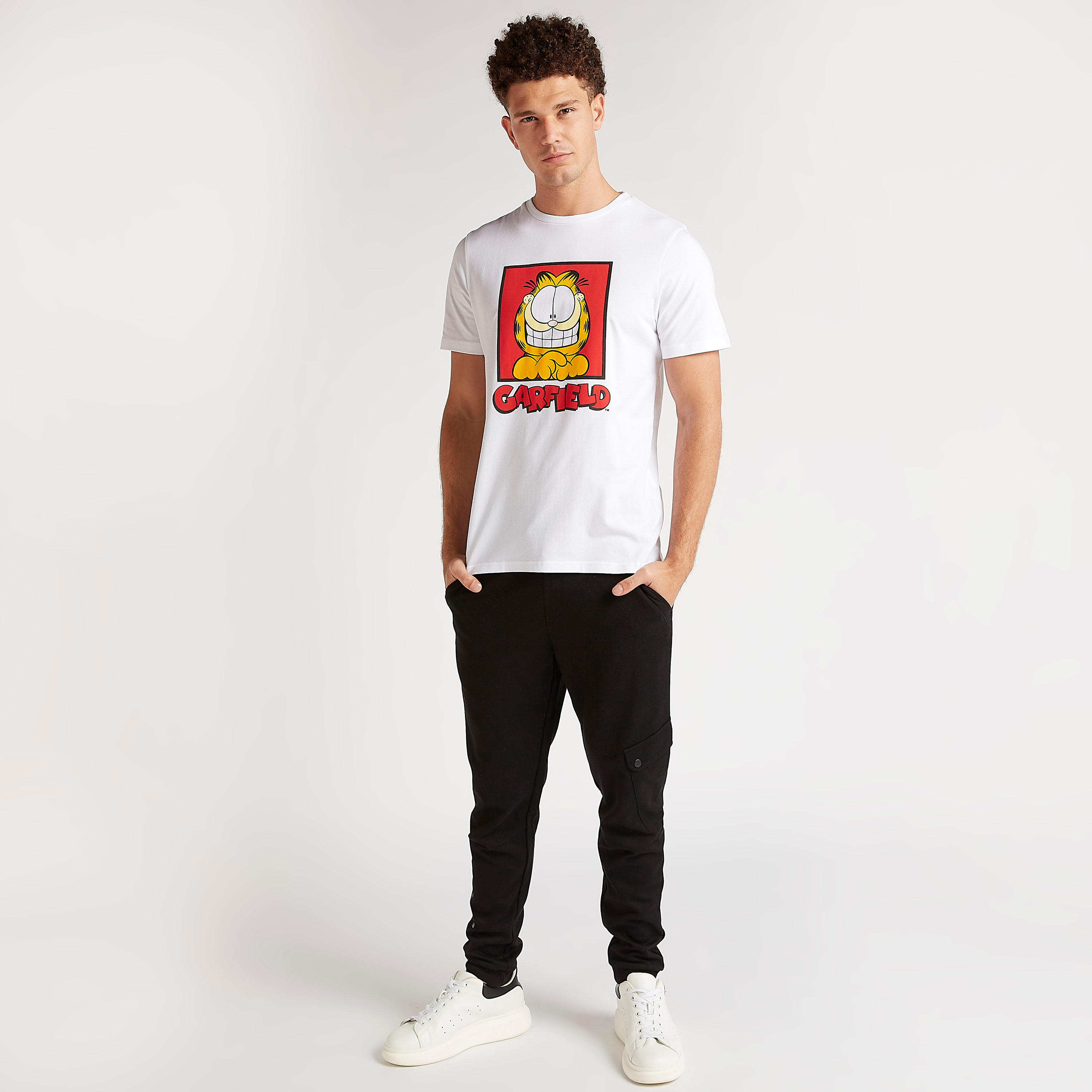 تيشيرت بياقة ضيّقة وأكمام قصيرة وطبعات غارفيلد-men-clothing-tshirtsandpolos-tshirts-image-5