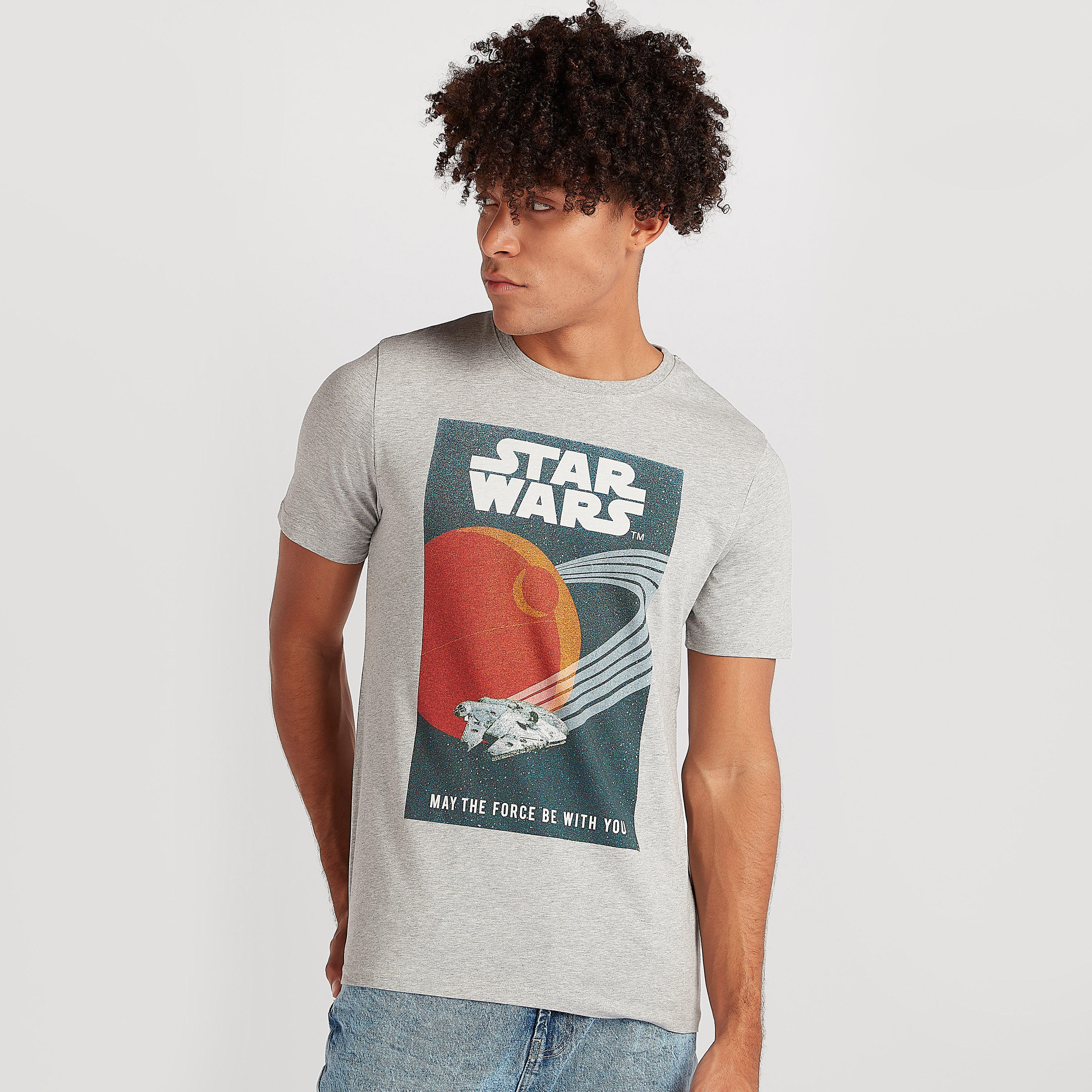 تيشيرت بياقة ضيّقة وأكمام قصيرة وطبعات ستار وورز-men-clothing-tshirtsandpolos-tshirts-image-1