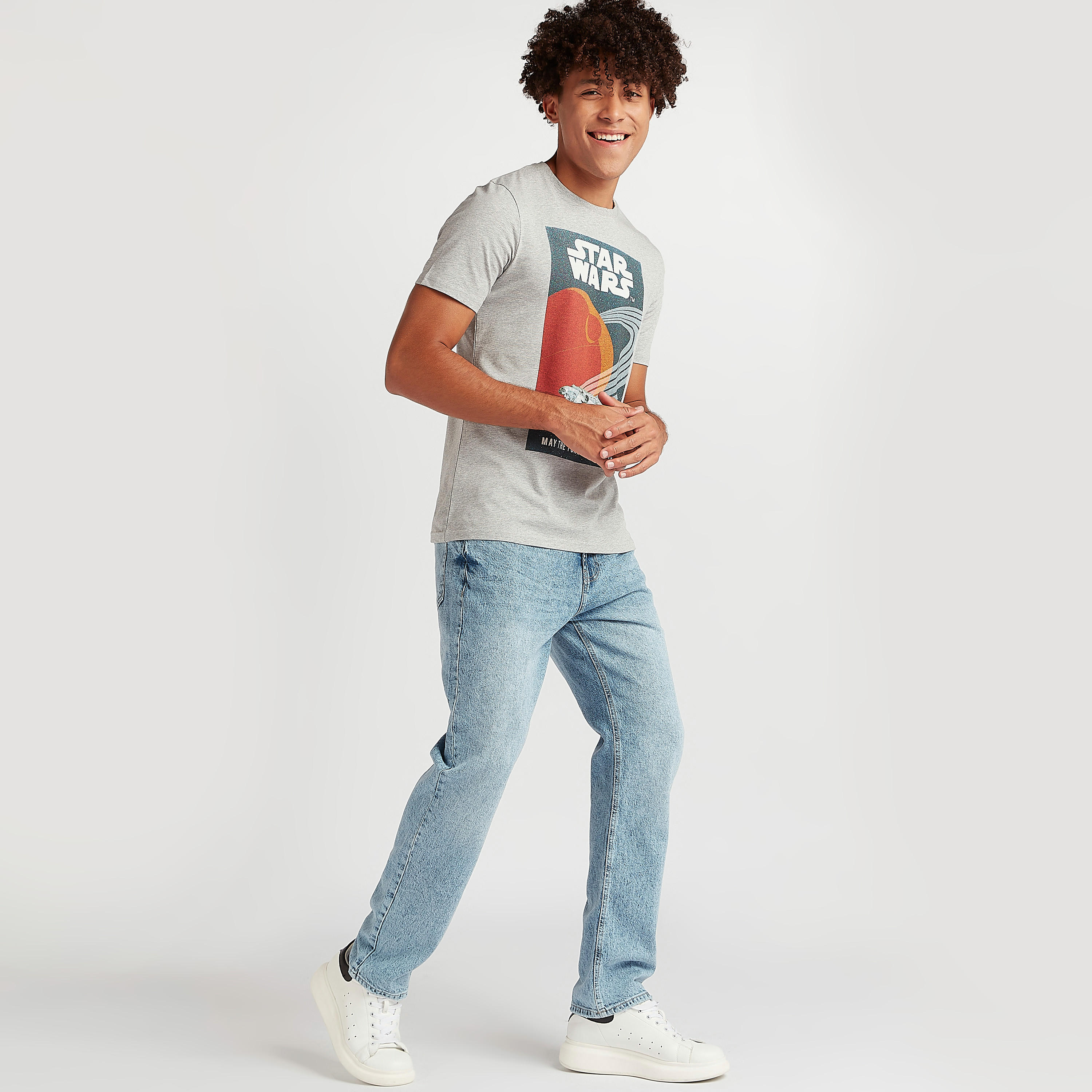 تيشيرت بياقة ضيّقة وأكمام قصيرة وطبعات ستار وورز-men-clothing-tshirtsandpolos-tshirts-image-2
