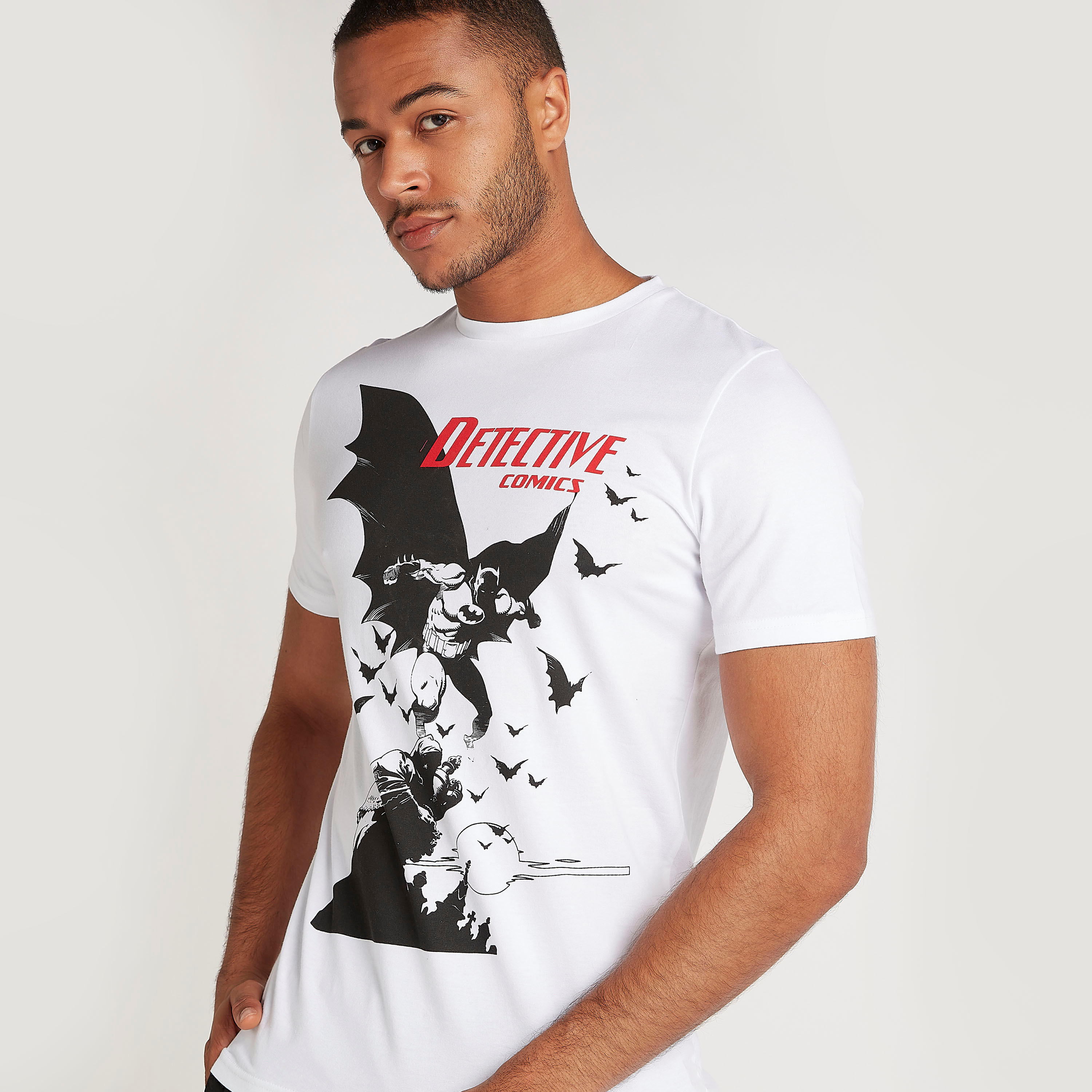 تيشيرت بياقة ضيقة وأكمام قصيرة وطبعات باتمان-men-clothing-tshirtsandpolos-tshirts-image-1