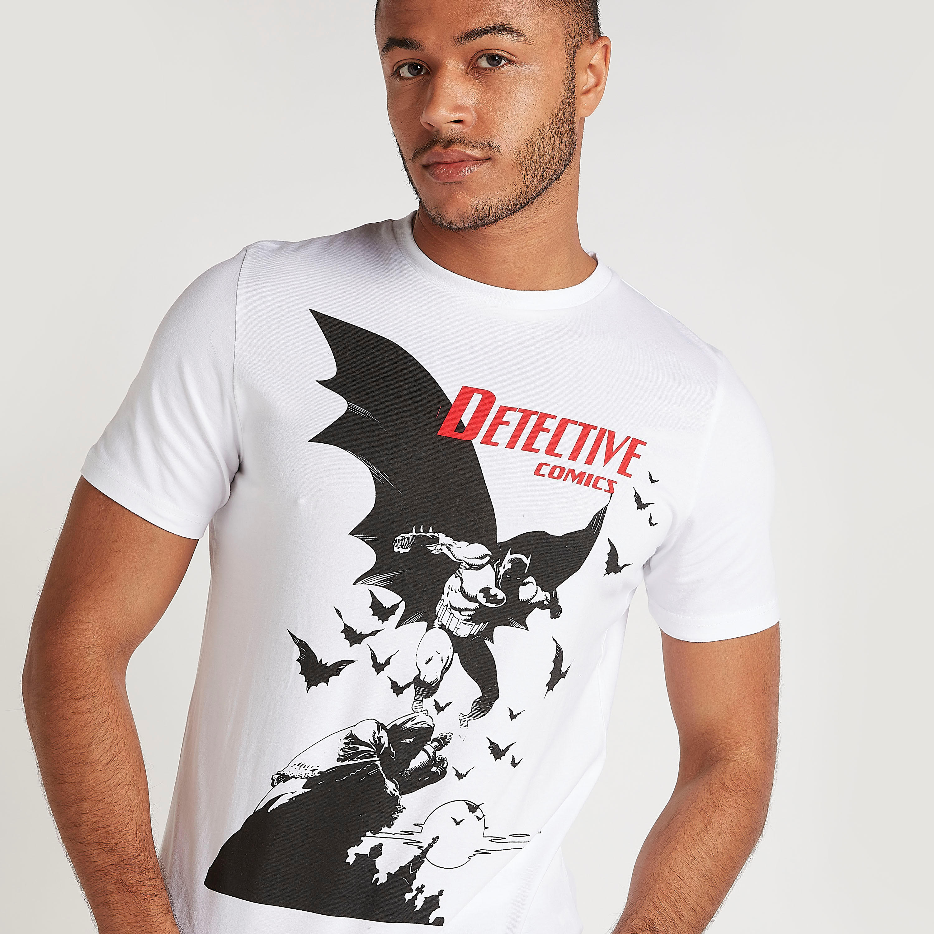تيشيرت بياقة ضيقة وأكمام قصيرة وطبعات باتمان-men-clothing-tshirtsandpolos-tshirts-image-3