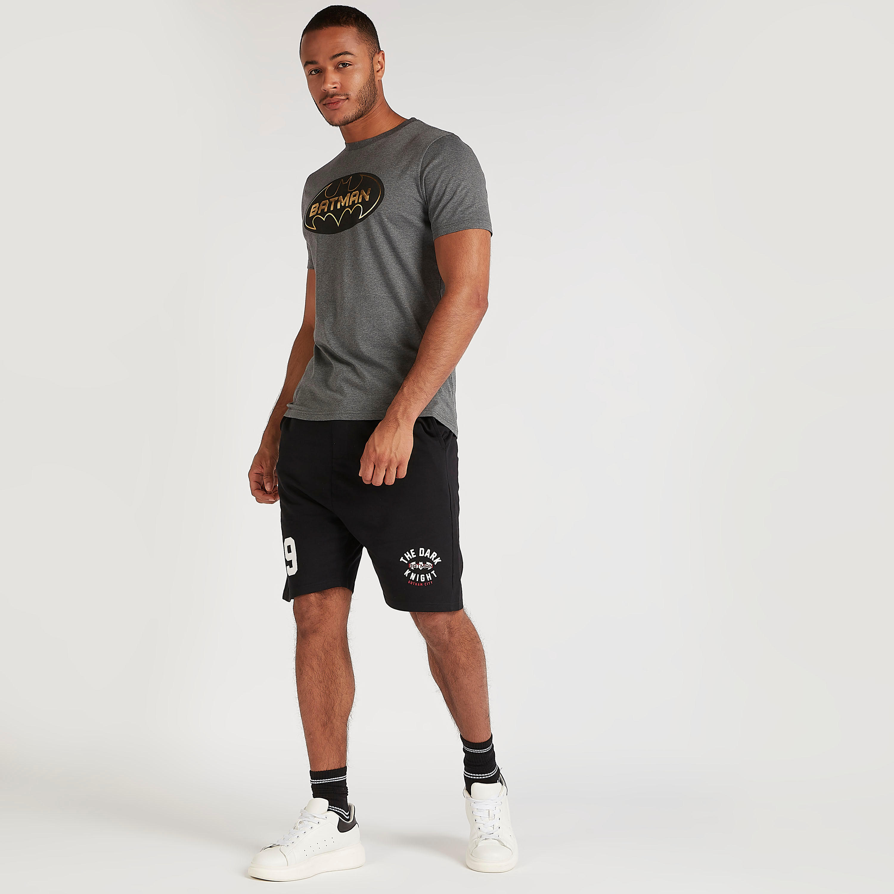 تيشيرت بياقة ضيقة وأكمام قصيرة وطبعات باتمان-men-clothing-tshirtsandpolos-tshirts-image-4