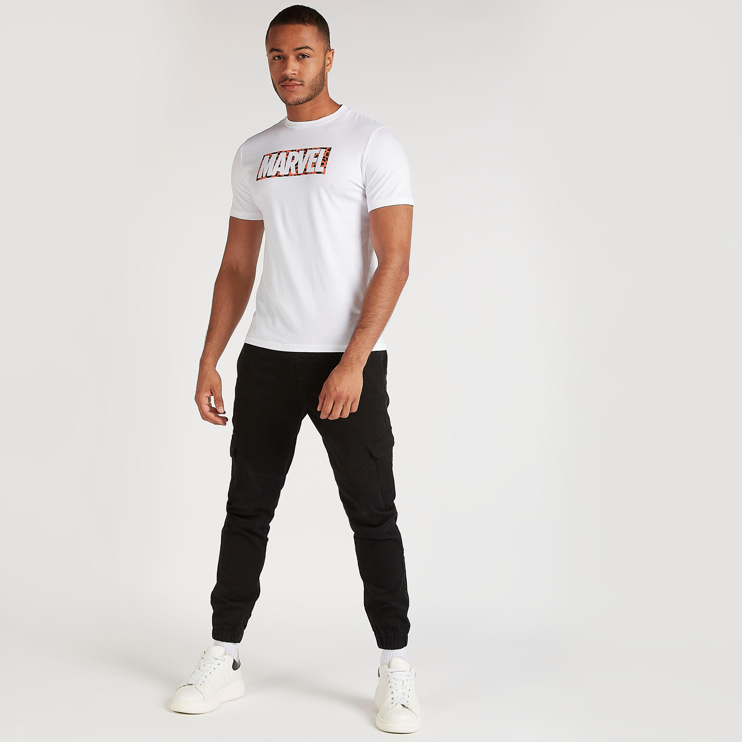 تيشيرت بياقة ضيّقة وأكمام قصيرة وطبعات مارفل-men-clothing-tshirtsandpolos-tshirts-image-2