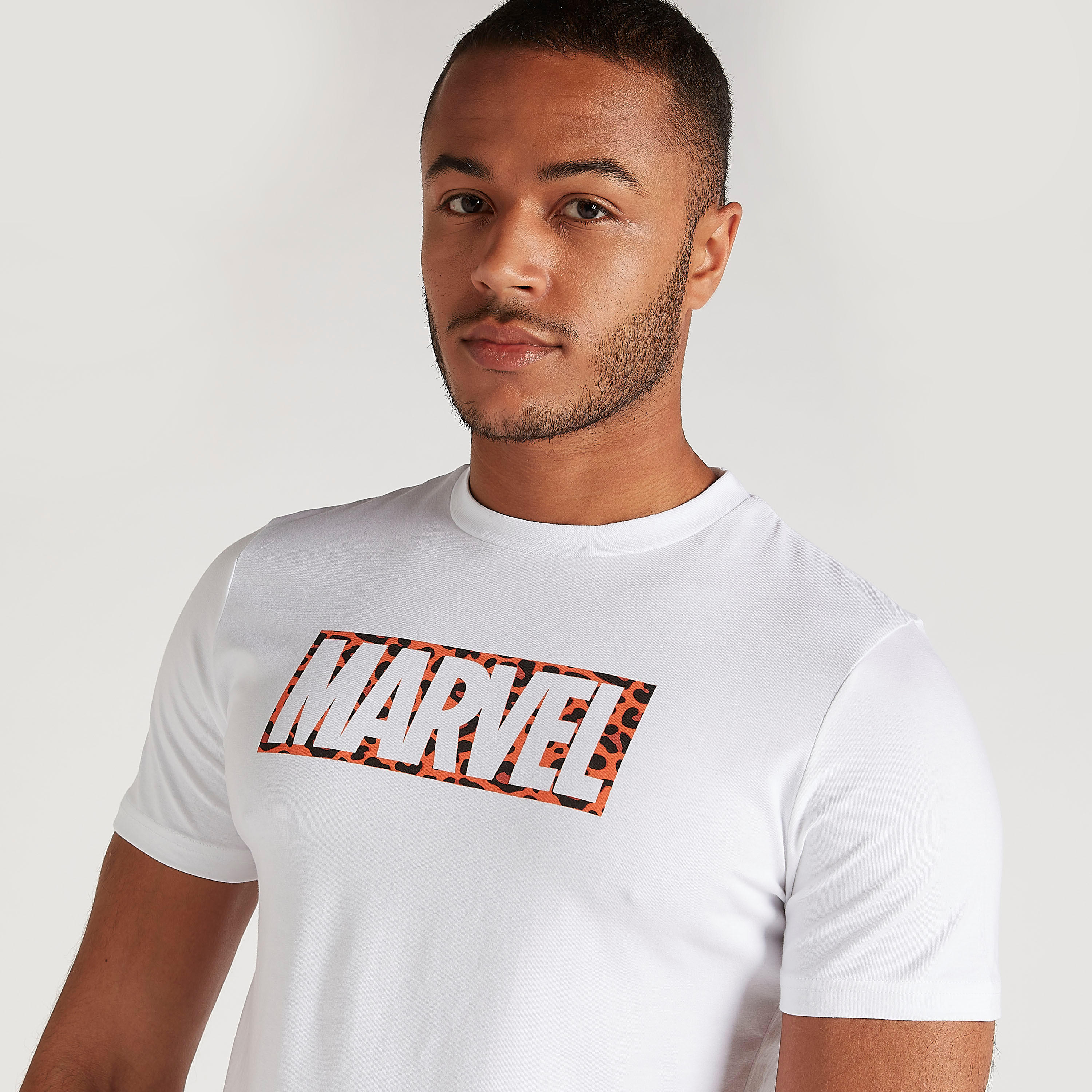 تيشيرت بياقة ضيّقة وأكمام قصيرة وطبعات مارفل-men-clothing-tshirtsandpolos-tshirts-image-3