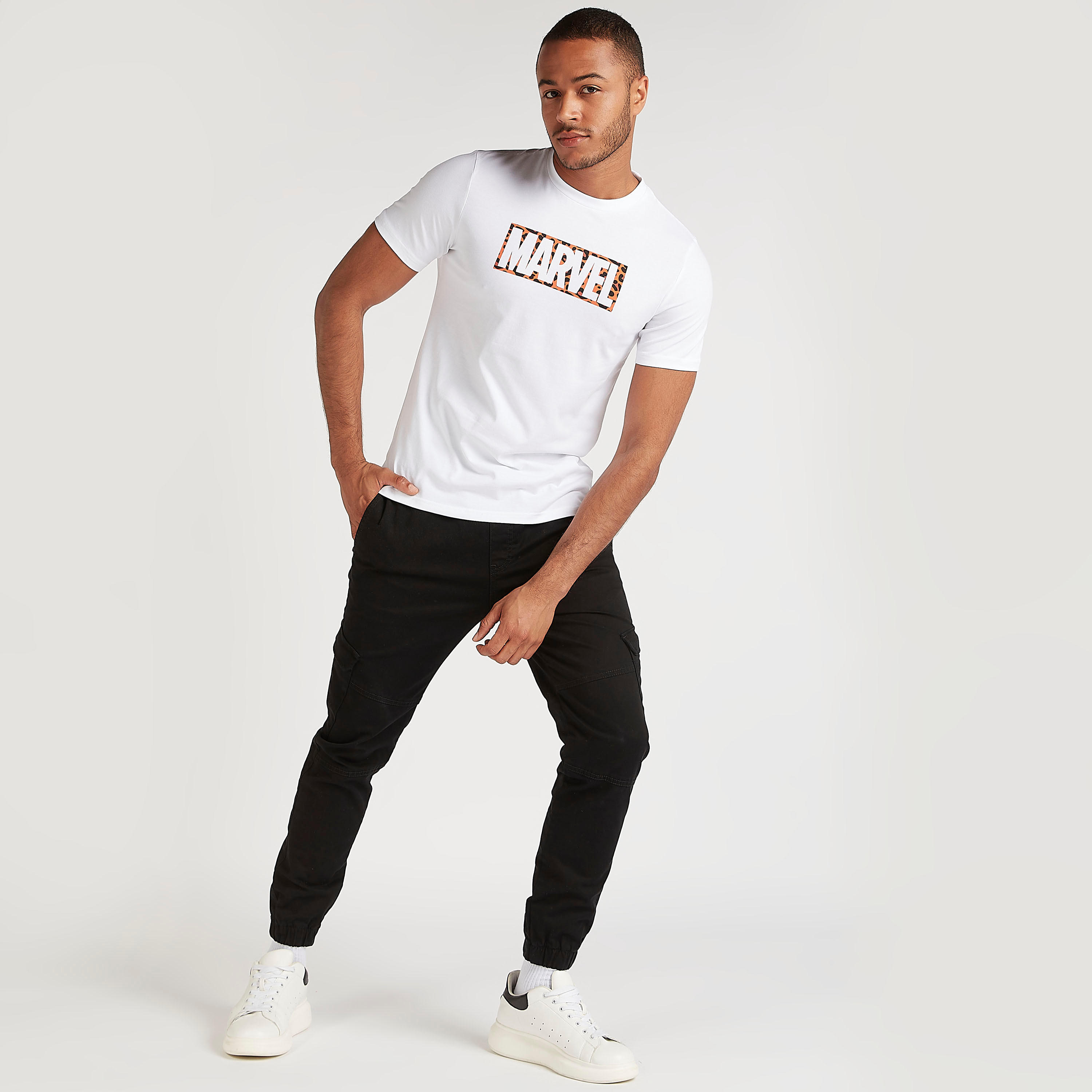 تيشيرت بياقة ضيّقة وأكمام قصيرة وطبعات مارفل-men-clothing-tshirtsandpolos-tshirts-image-5