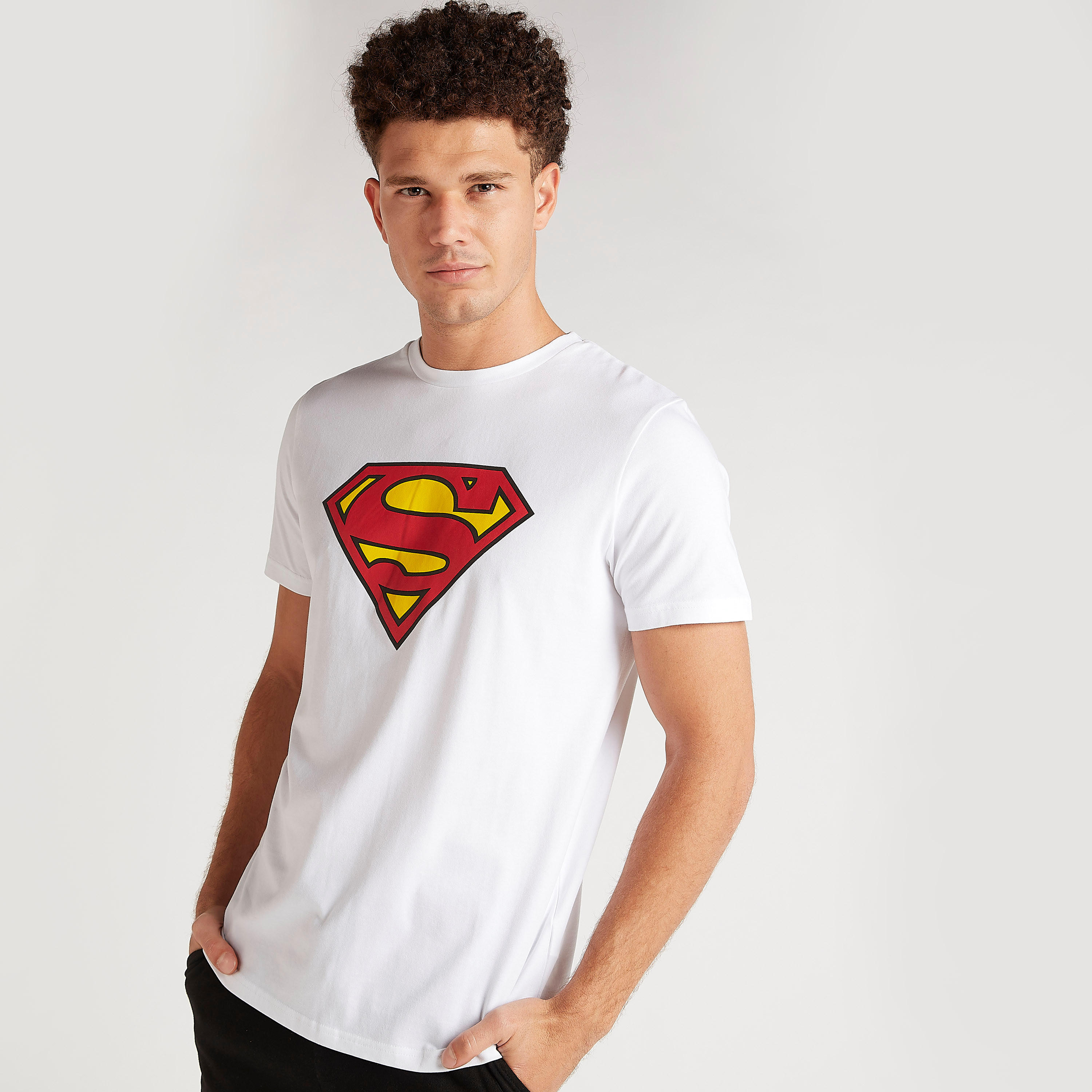 تيشيرت بياقة ضيّقة وأكمام قصيرة وطبعات سوبر مان-men-clothing-tshirtsandpolos-tshirts-image-1