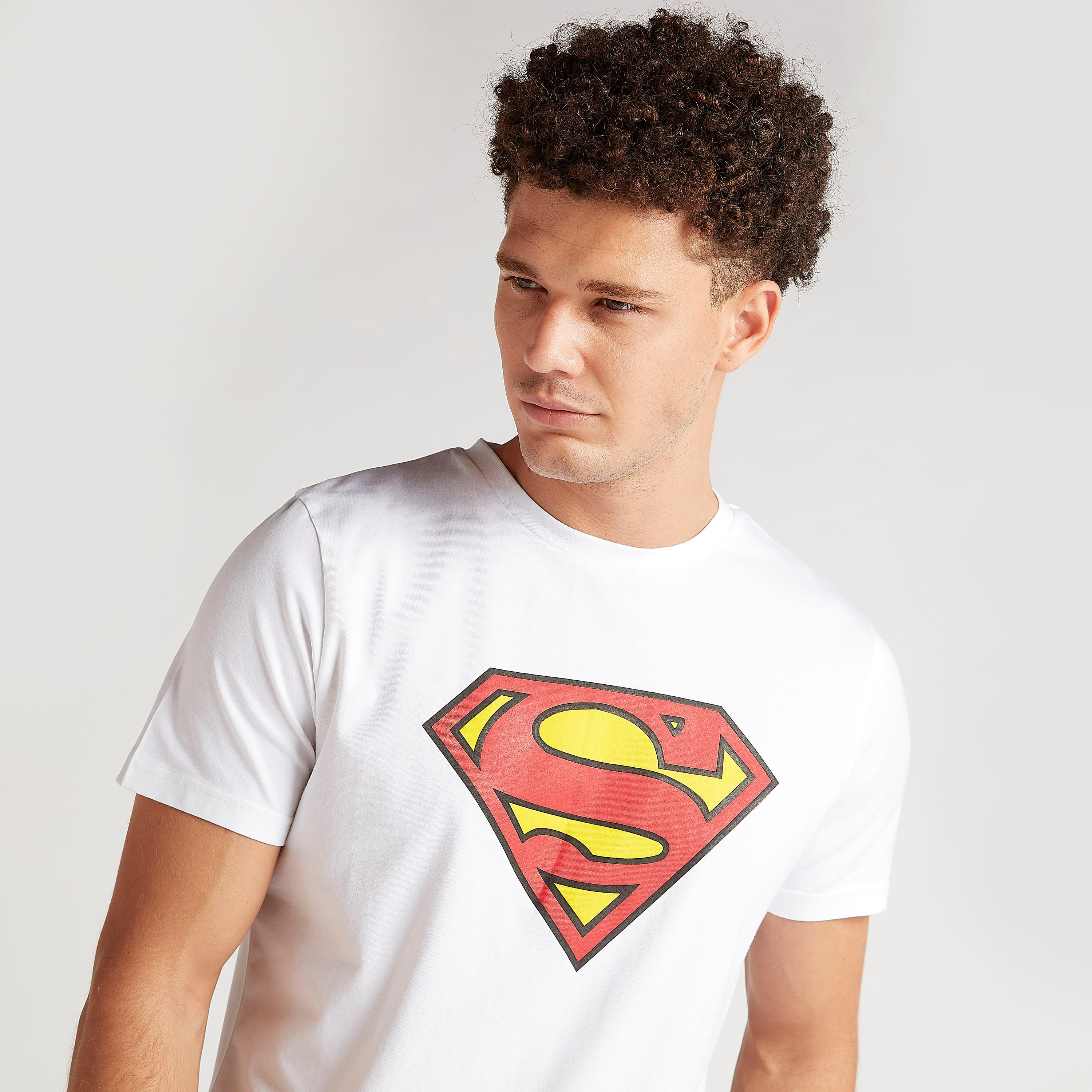 تيشيرت بياقة ضيّقة وأكمام قصيرة وطبعات سوبر مان-men-clothing-tshirtsandpolos-tshirts-image-3