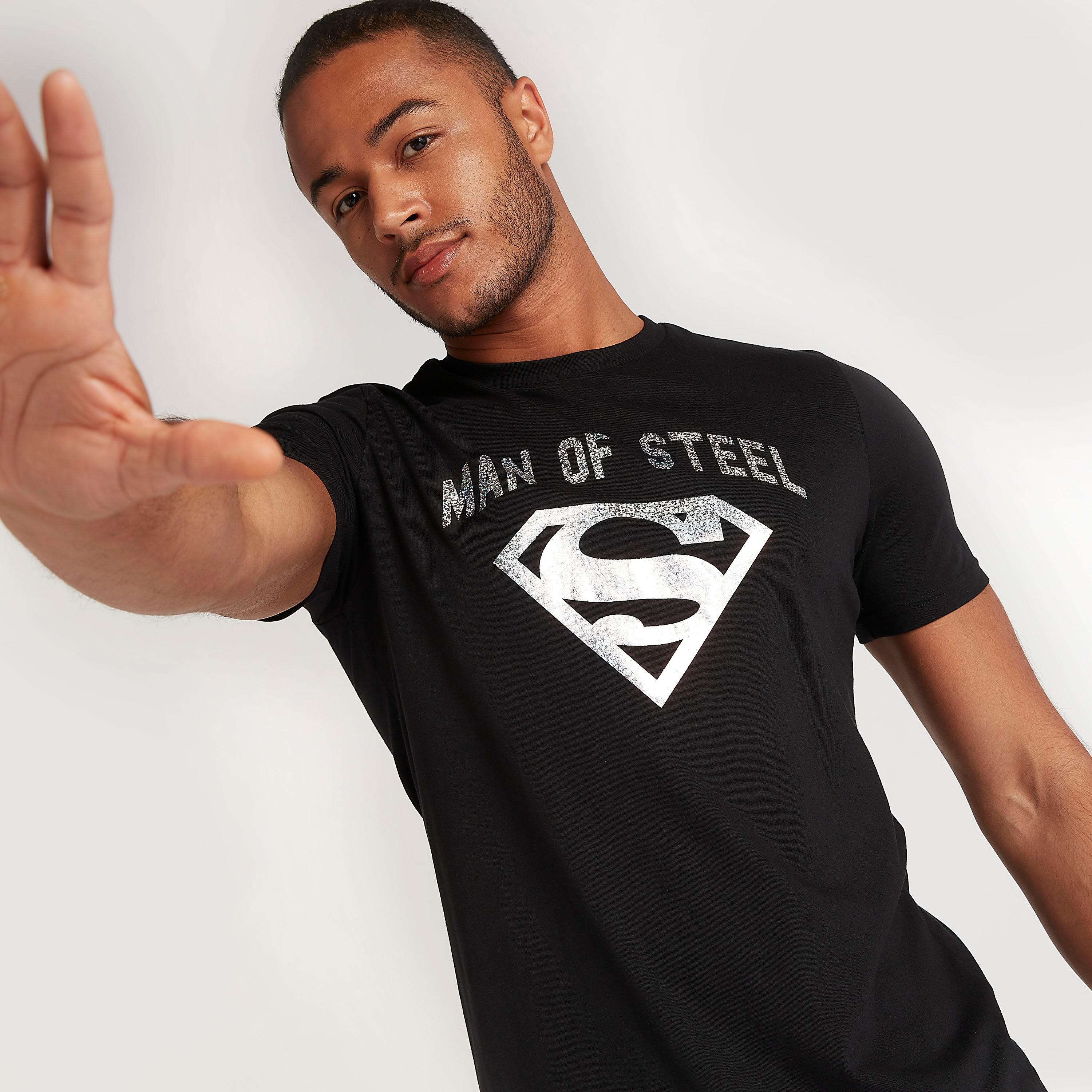 تيشيرت بياقة ضيّقة وأكمام قصيرة وطبعات سوبرمان-men-clothing-tshirtsandpolos-tshirts-image-5