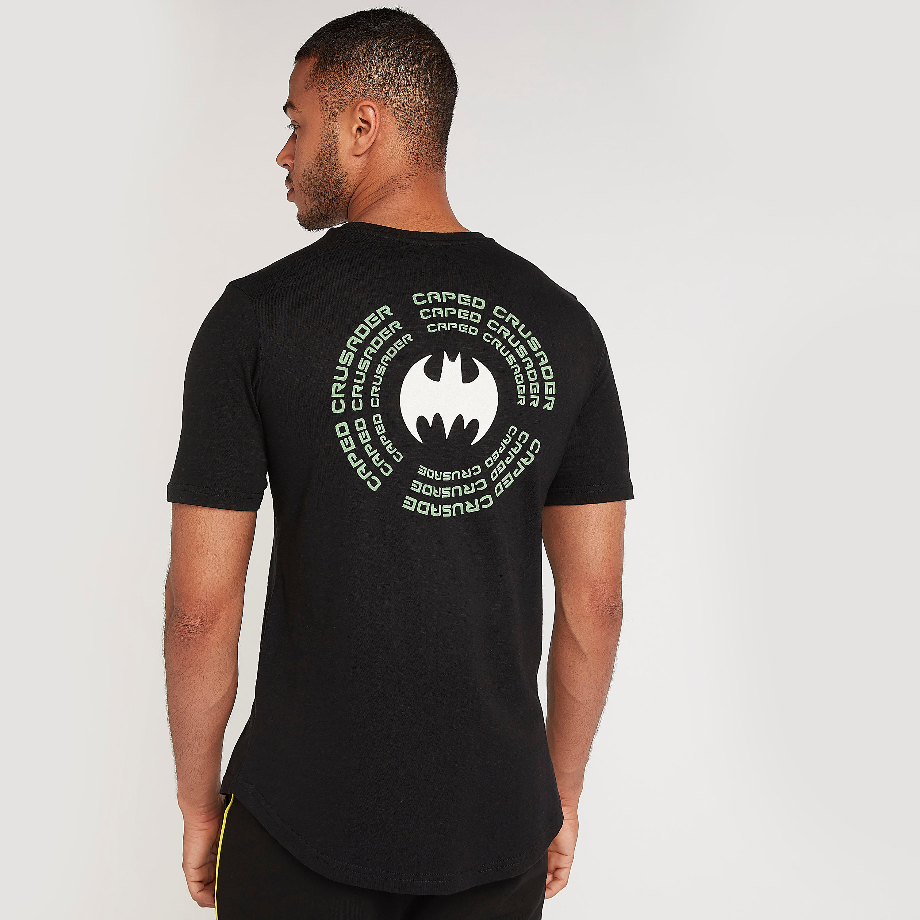 تيشيرت بياقة ضيّقة وأكمام قصيرة وطبعات باتمان-men-clothing-tshirtsandpolos-tshirts-image-4