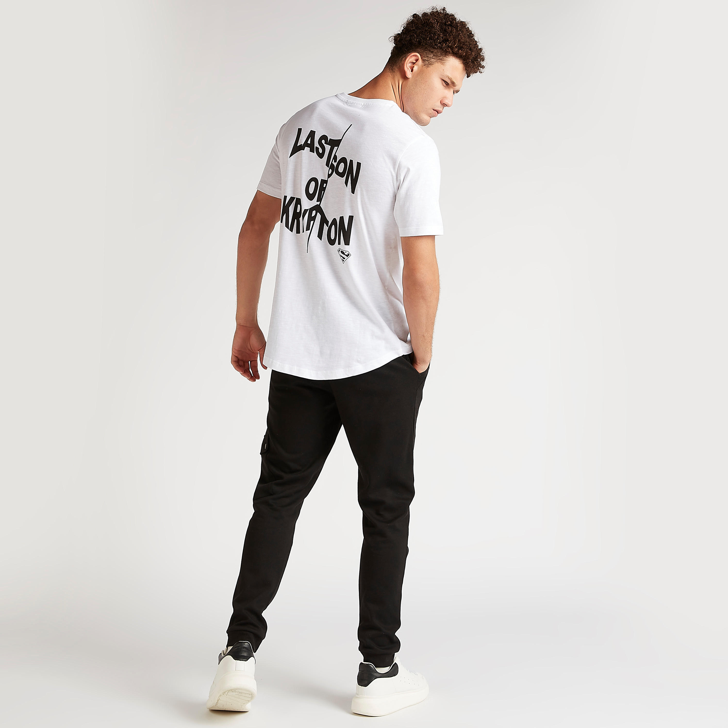 تيشيرت بياقة ضيّقة وطبعات سوبر مان-men-clothing-tshirtsandpolos-tshirts-image-3