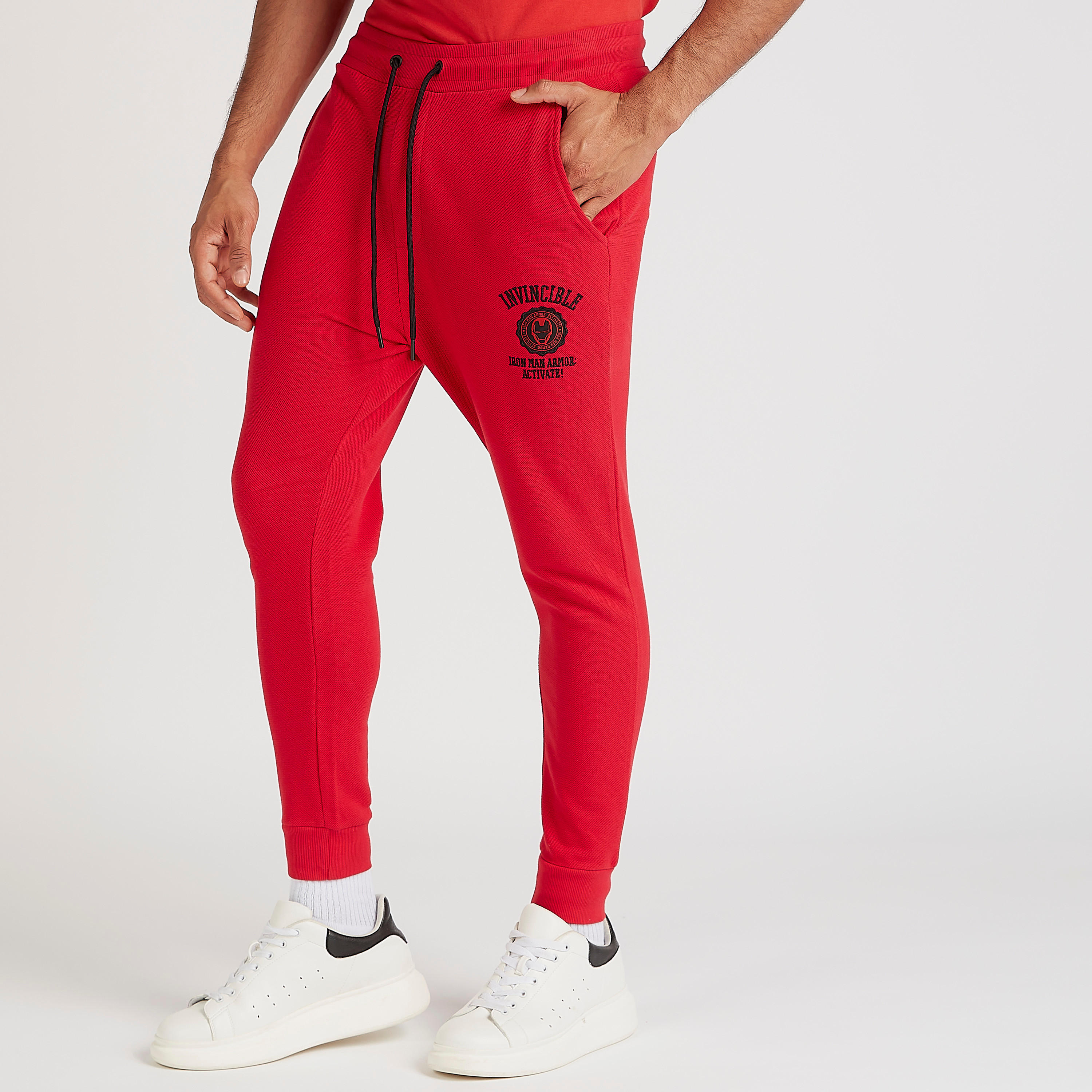 بنطلون رياضي بخصر متوسط الارتفاع بجيوب وتطريز آيرون مان-men-clothing-bottoms-joggers-image-1