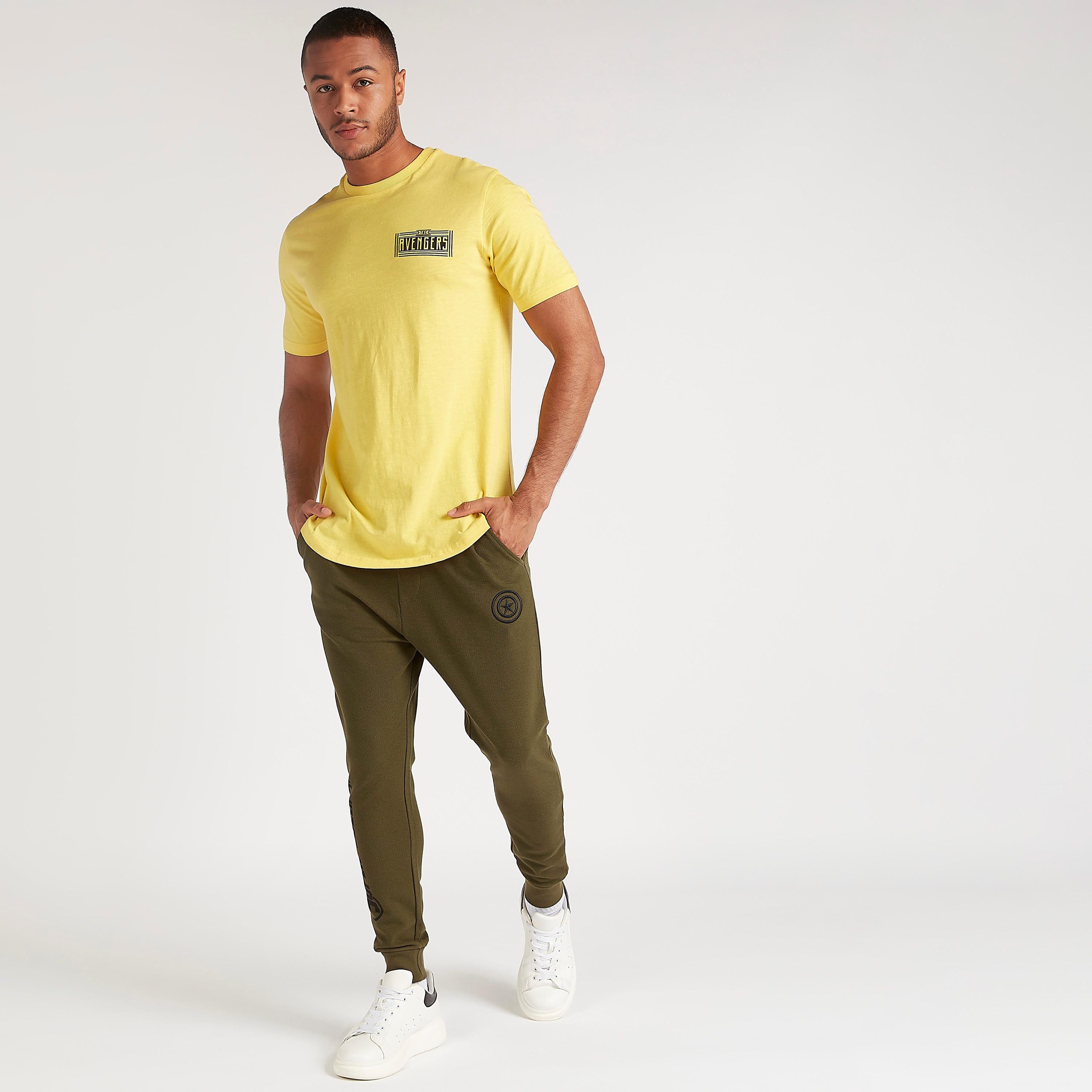 بنطلون رياضي بخصر متوسط الارتفاع بجيوب وتطريز كابتن أمريكا-men-clothing-bottoms-joggers-image-2